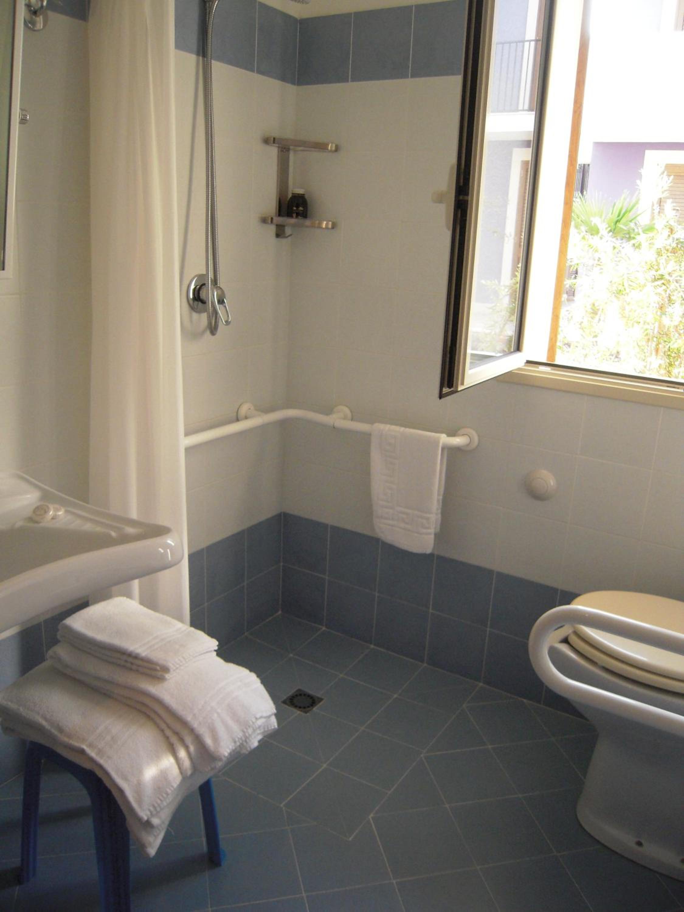 Two-Bedroom Apartment - Disability Access photo 3
