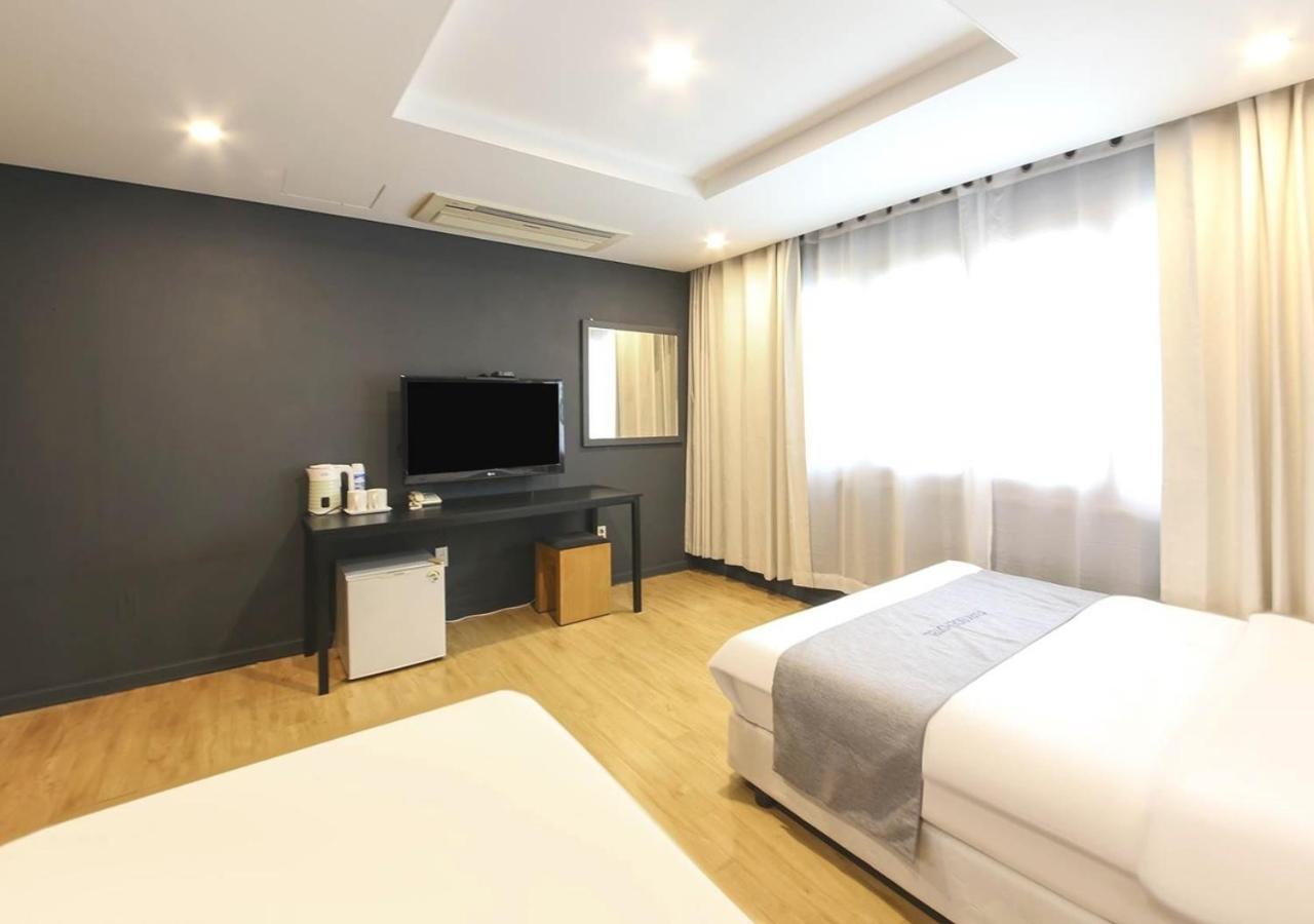 Deluxe Twin Room - Photo 3