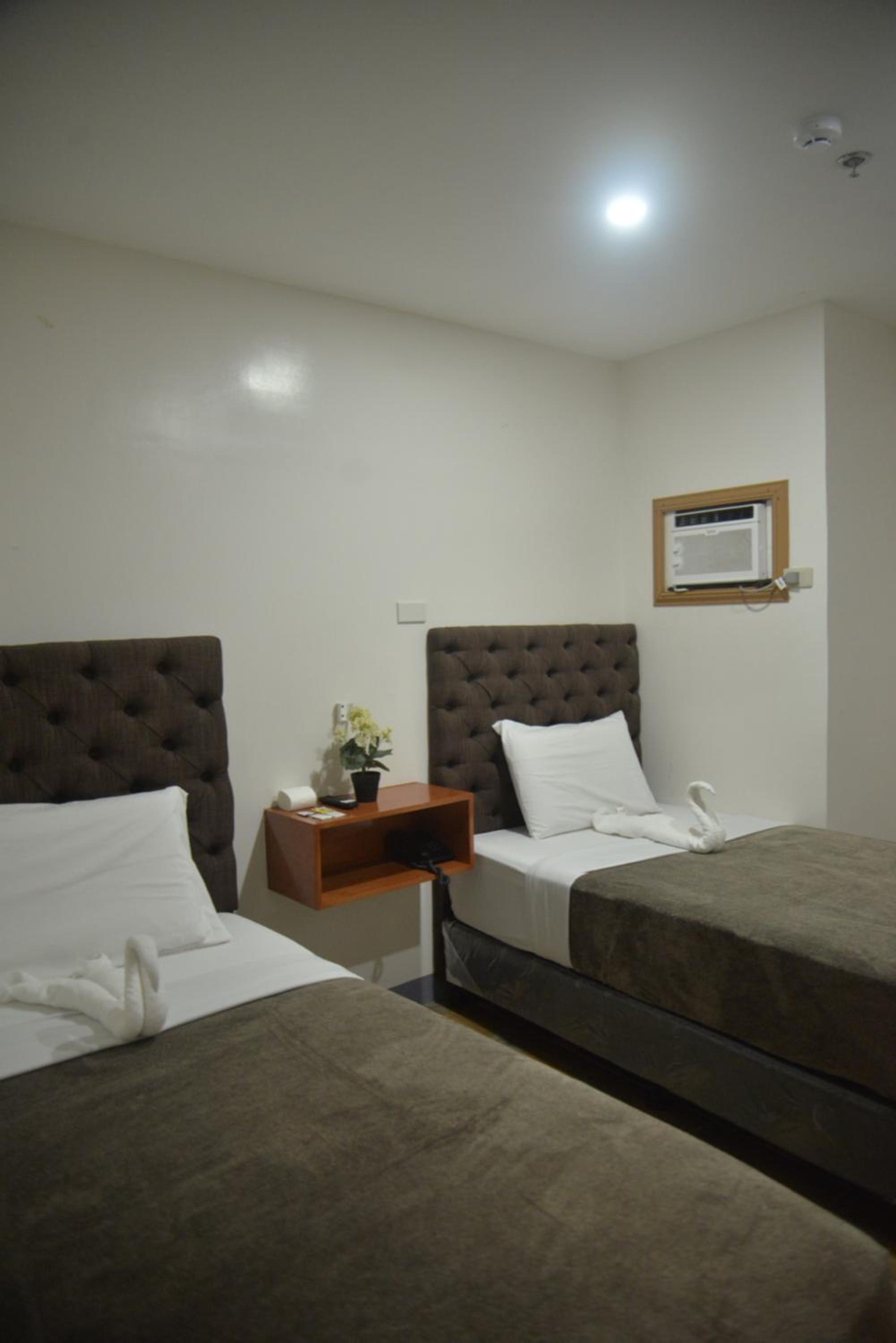 Deluxe Twin Room - Photo 9