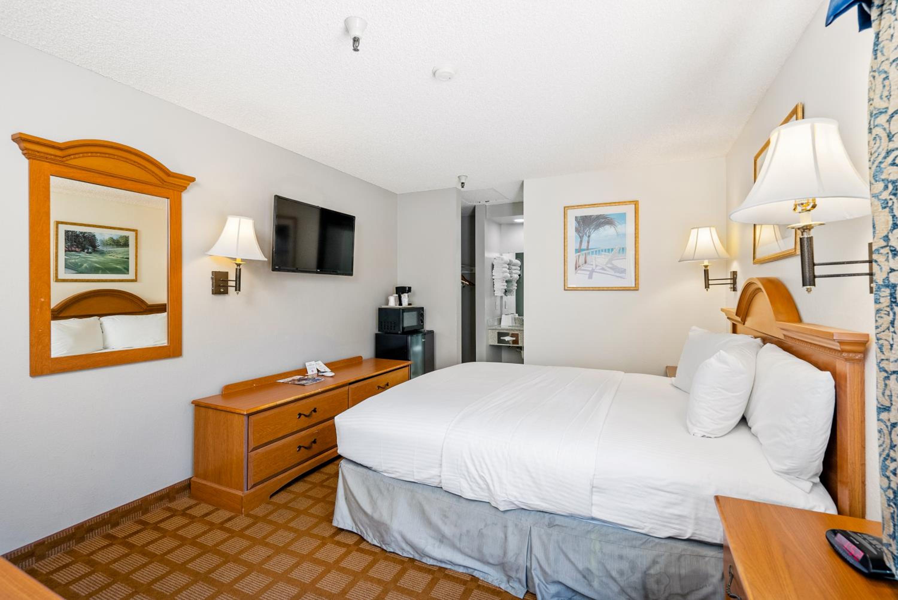 Two-Bedroom Suite - Photo 3