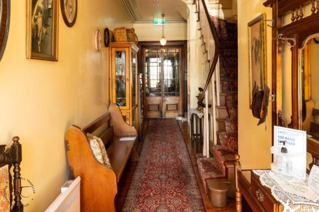 Queen Room photo 3