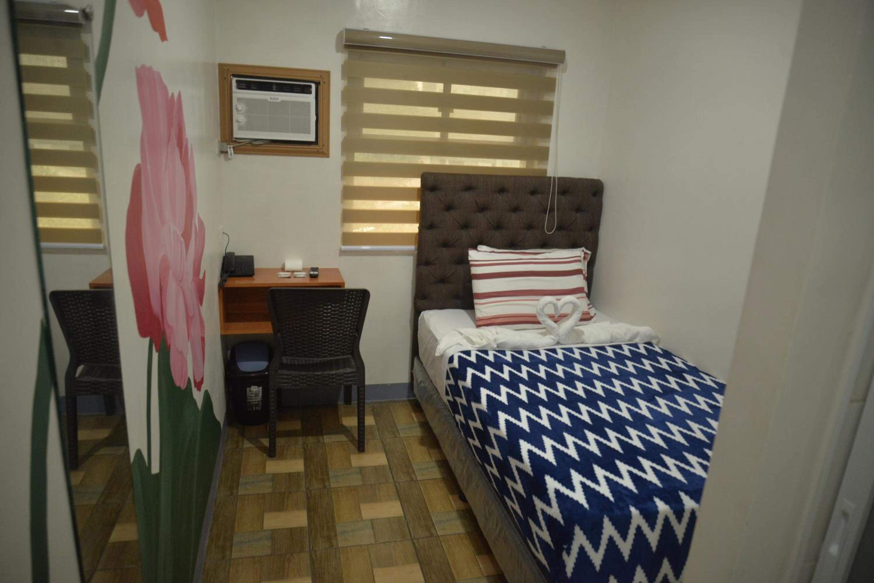Standard Double Room - Photo 8
