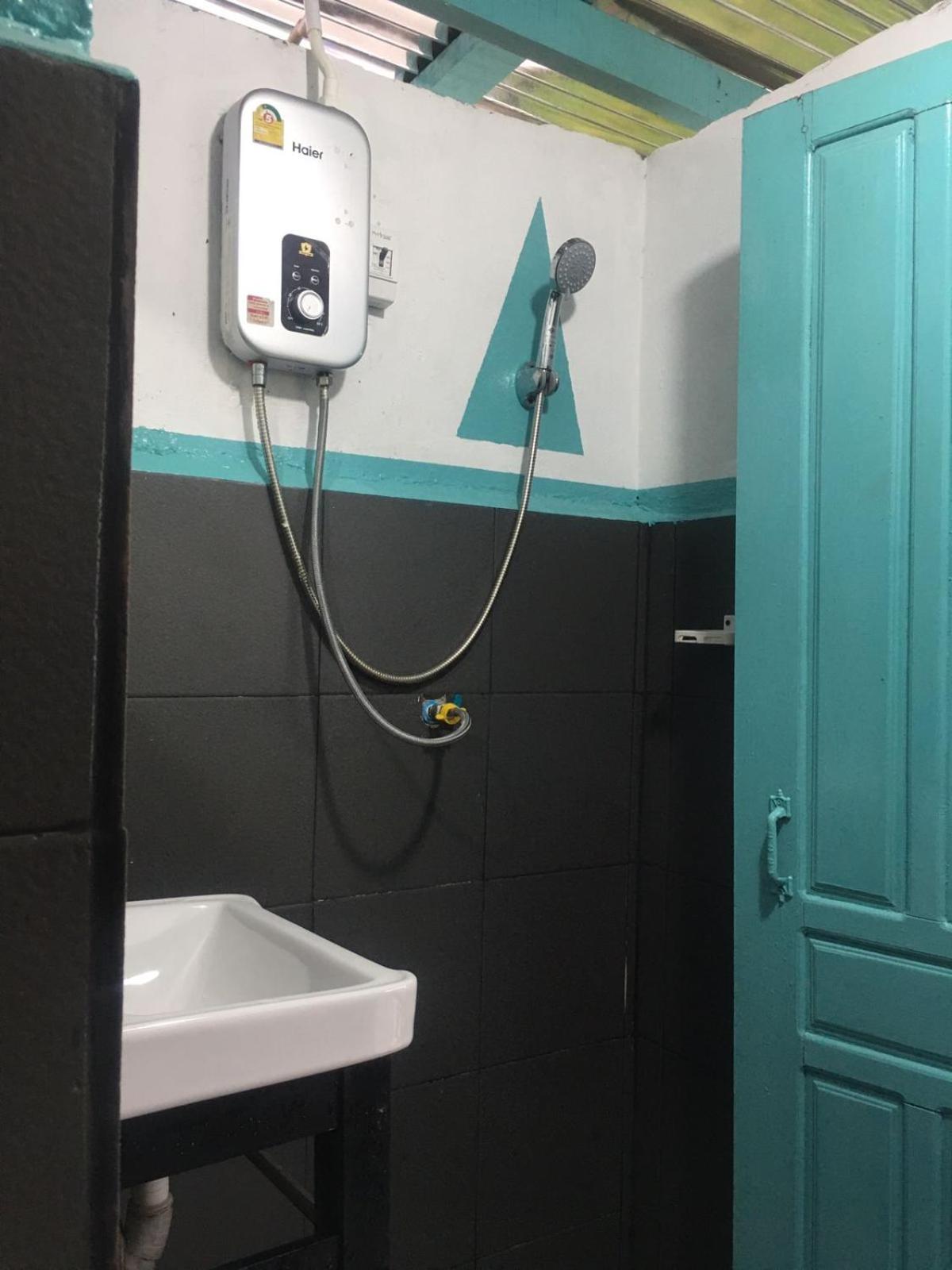 Twin Room with Shared Bathroom photo 3
