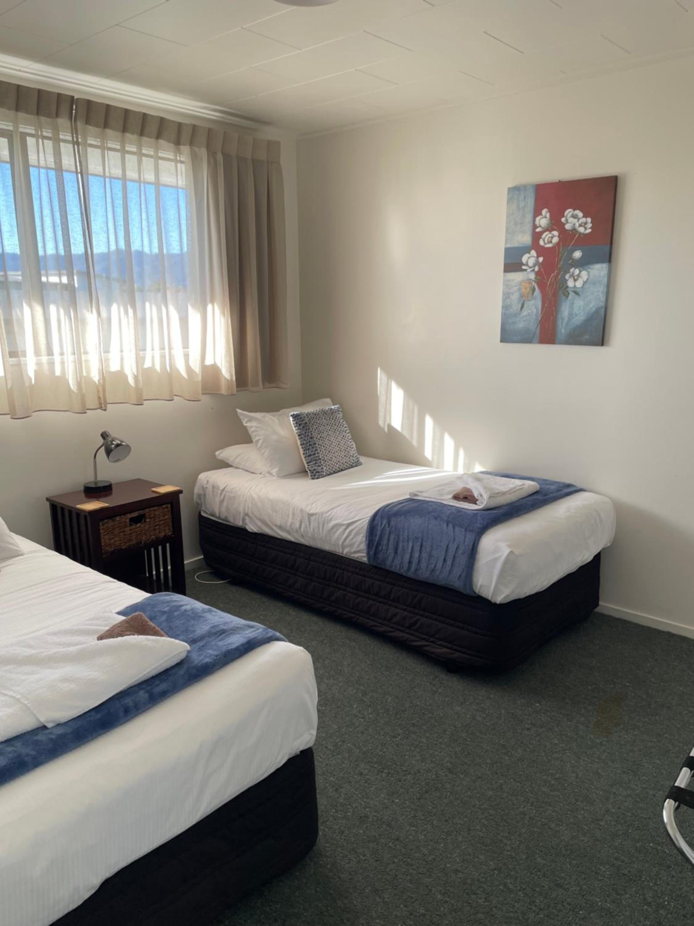 One-Bedroom Apartment - Photo 2