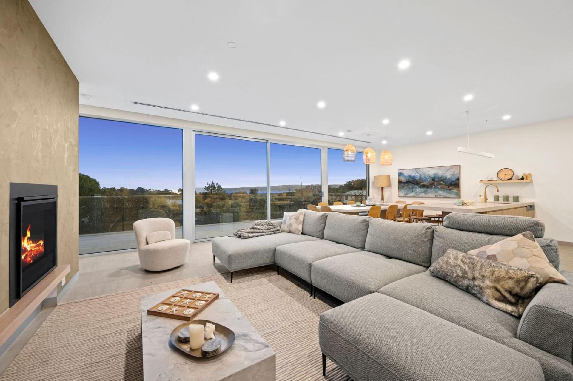 Six-Bedroom House photo 1
