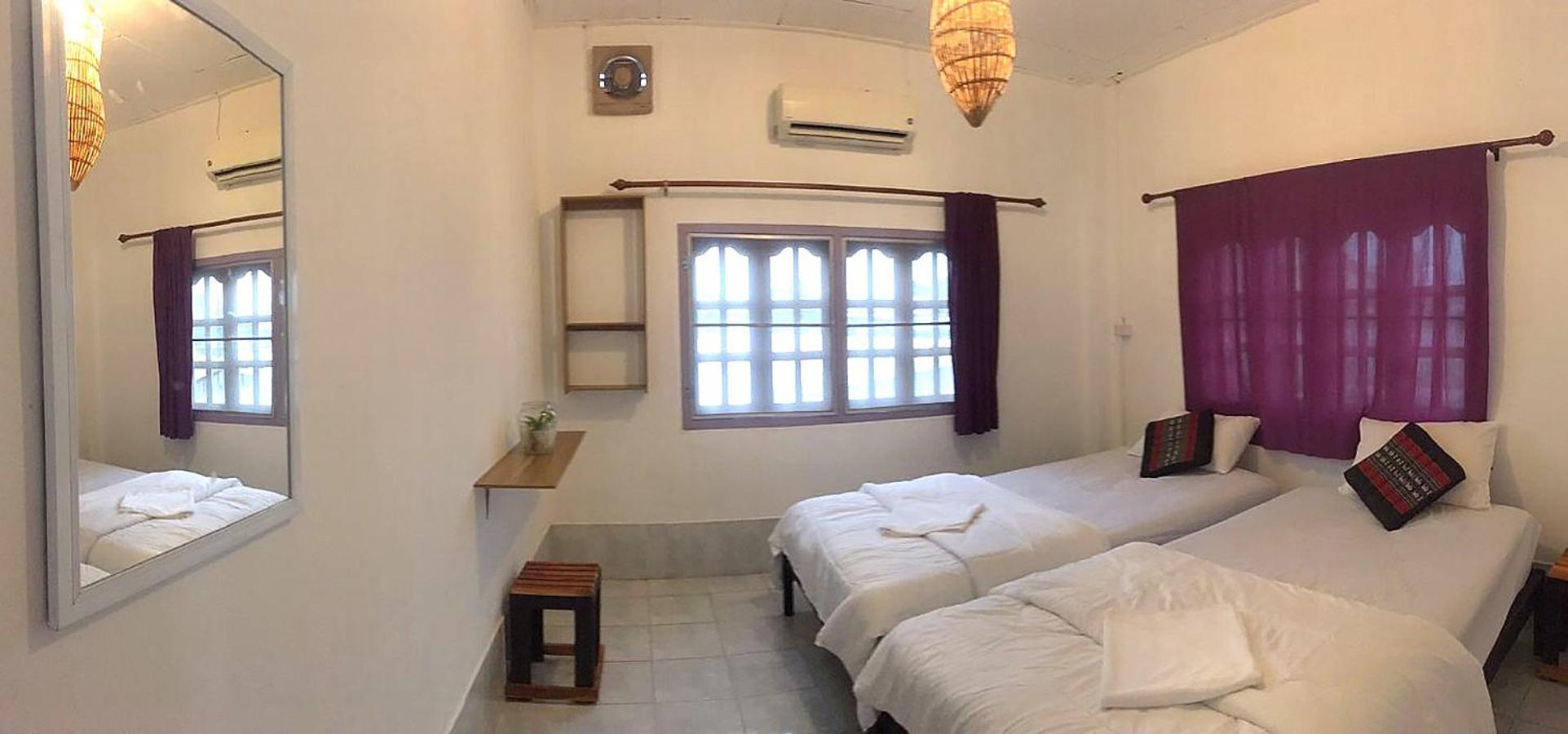Twin Room with Shared Bathroom photo 1