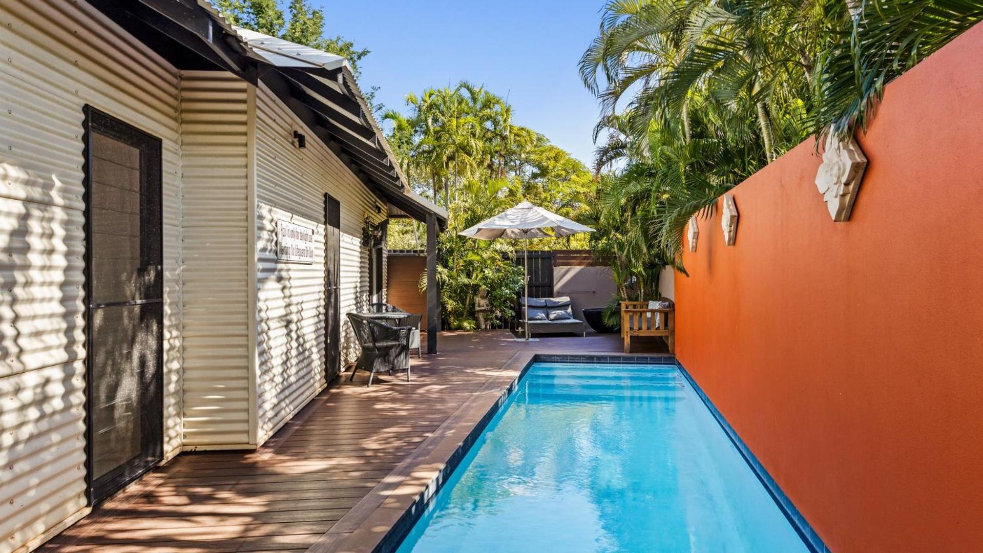 1 Bedroom Pool Suite photo 2