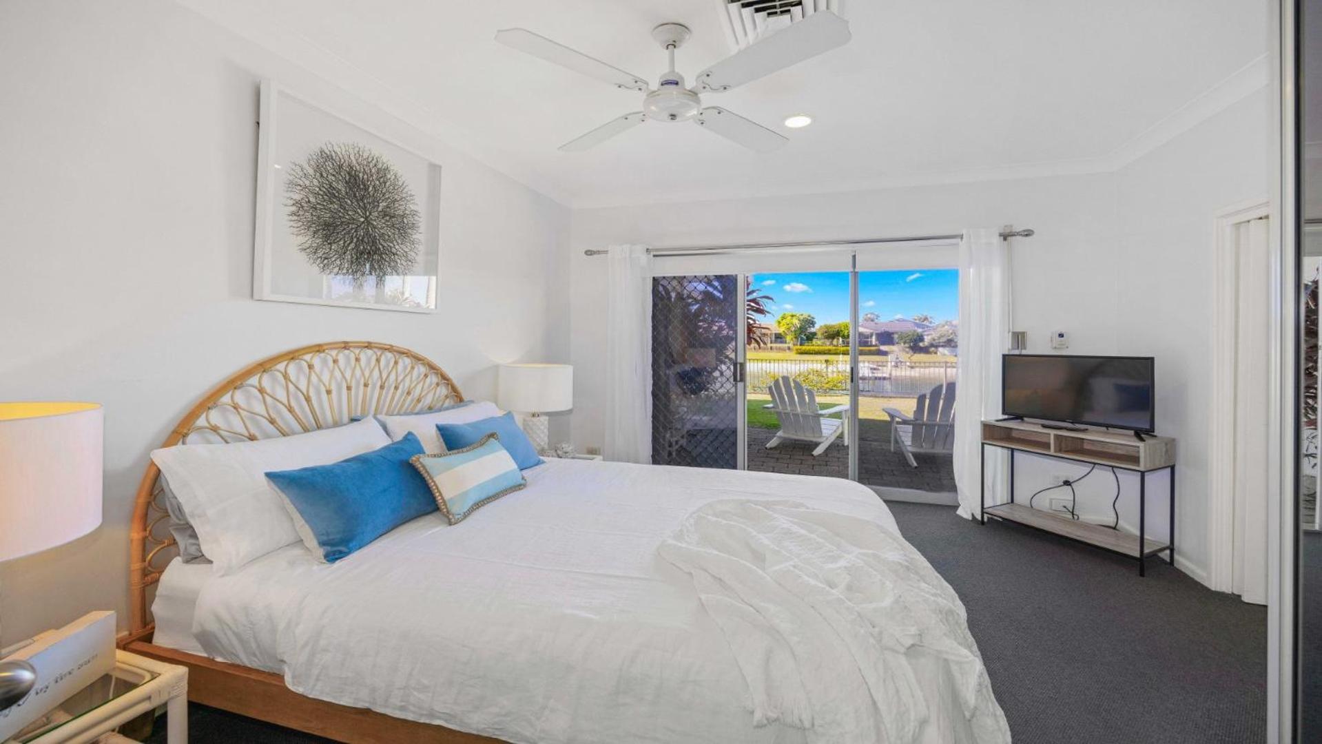 Three-Bedroom House photo 2