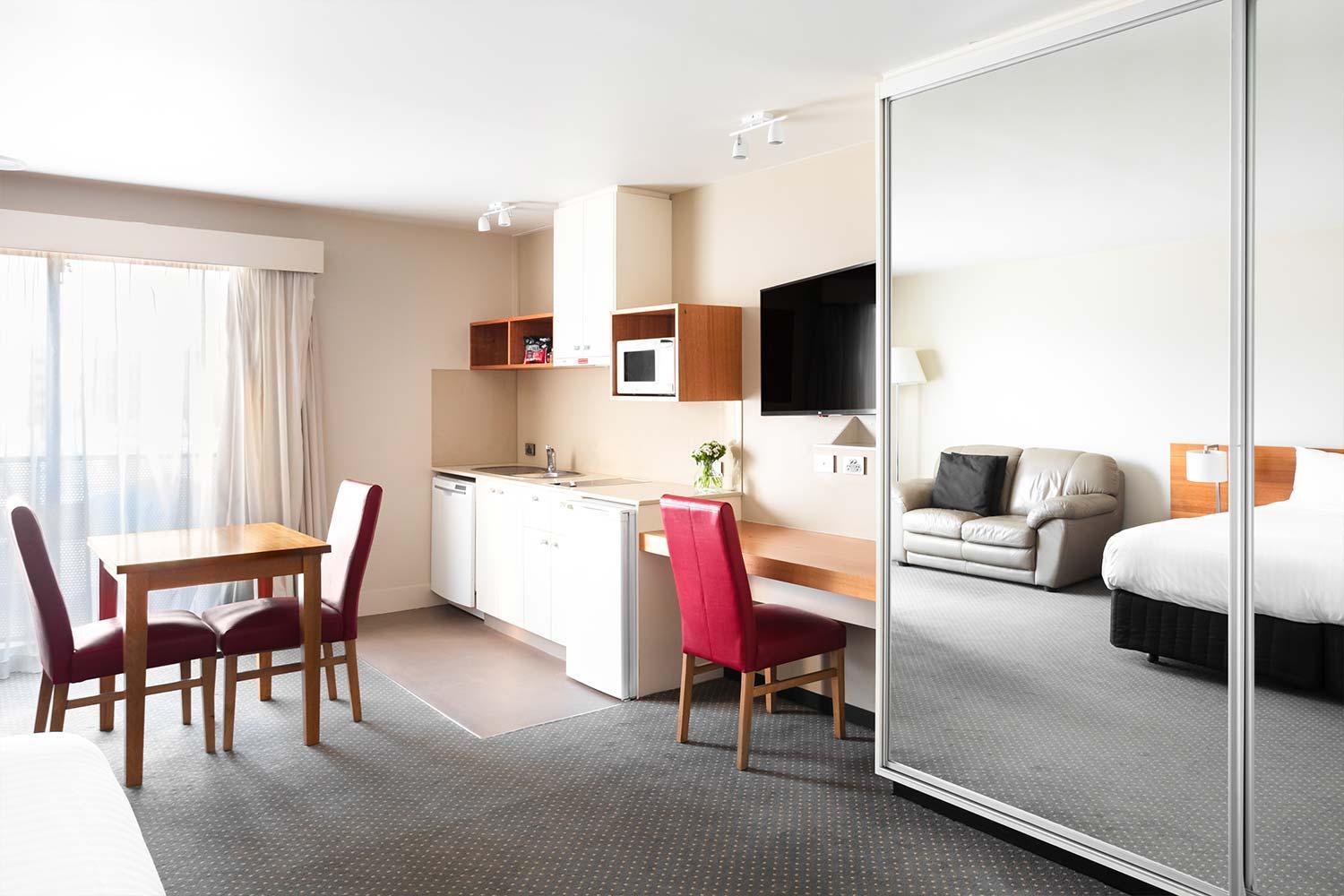 Studio Apartment with Free High Speed WiFi - Photo 4