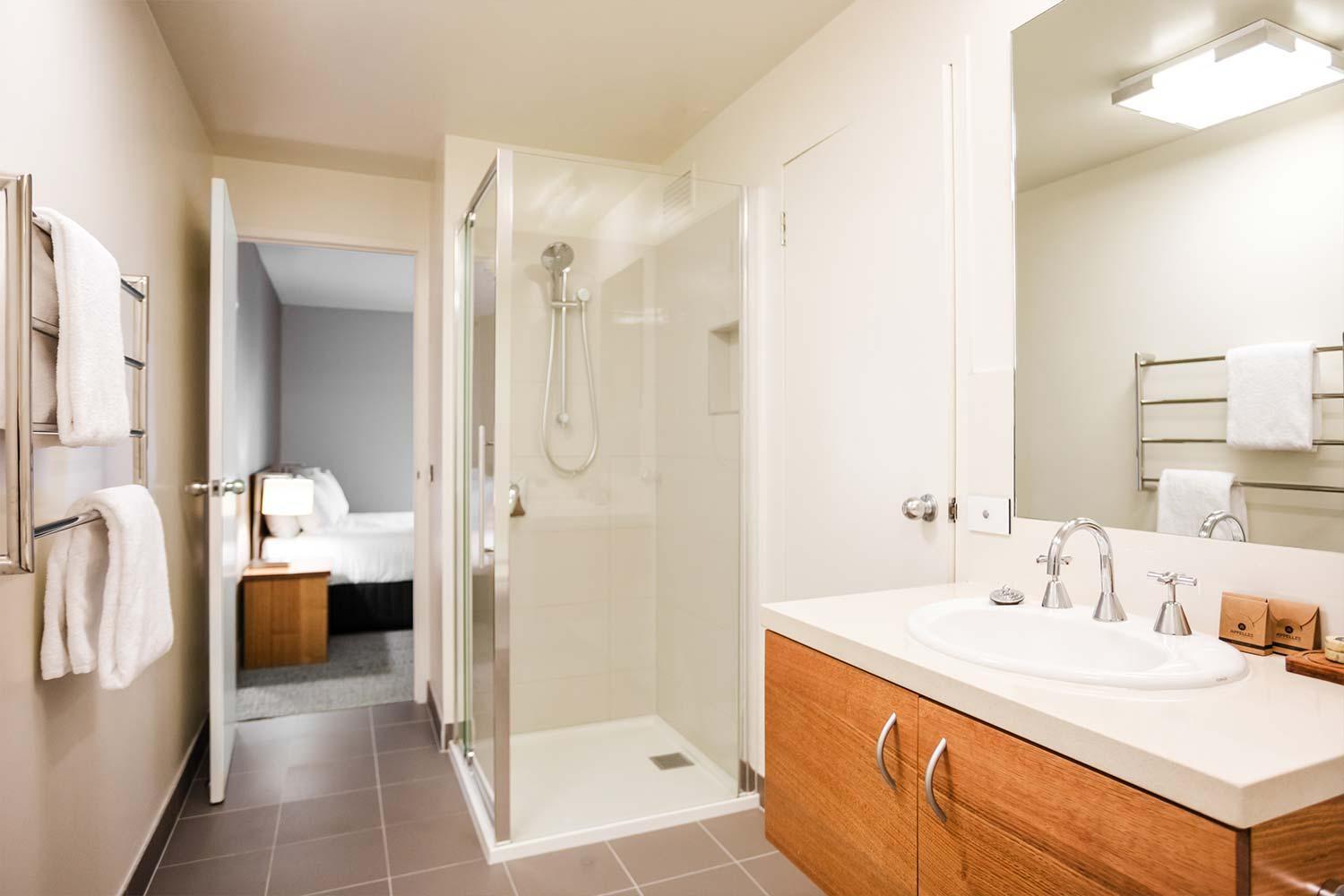 One-Bedroom Apartment with Free High Speed WiFi - Photo 5