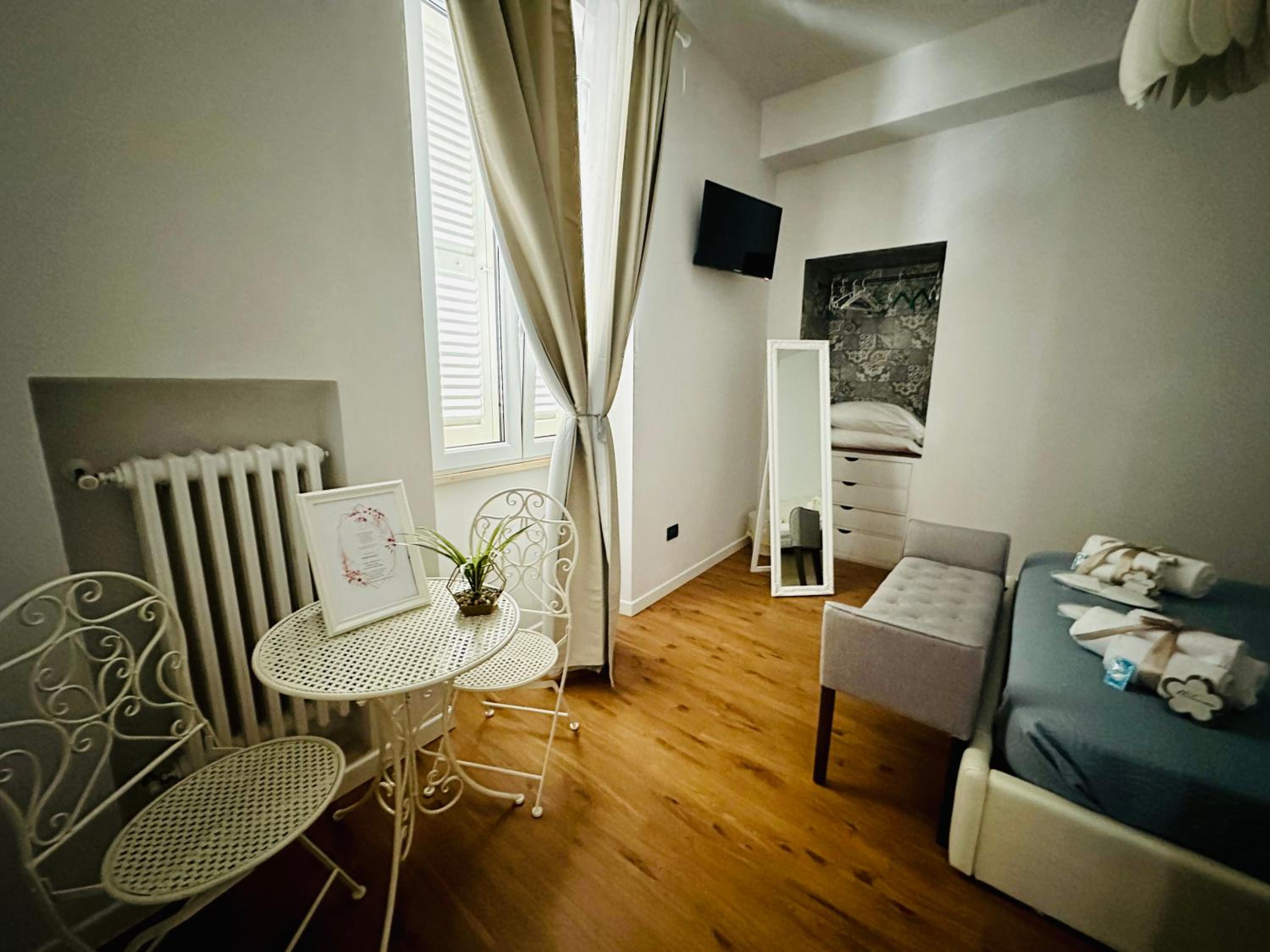 Family Room with Private Bathroom - Photo 3