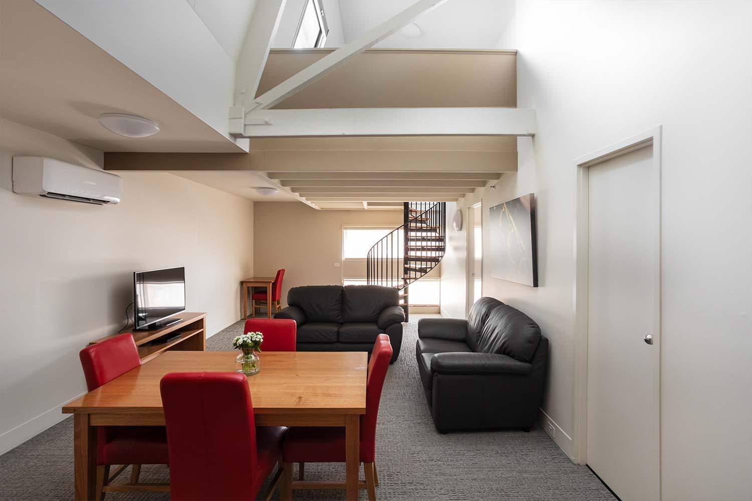 Two Bedroom Loft Apartment with Free High Speed WiFi - Photo 1