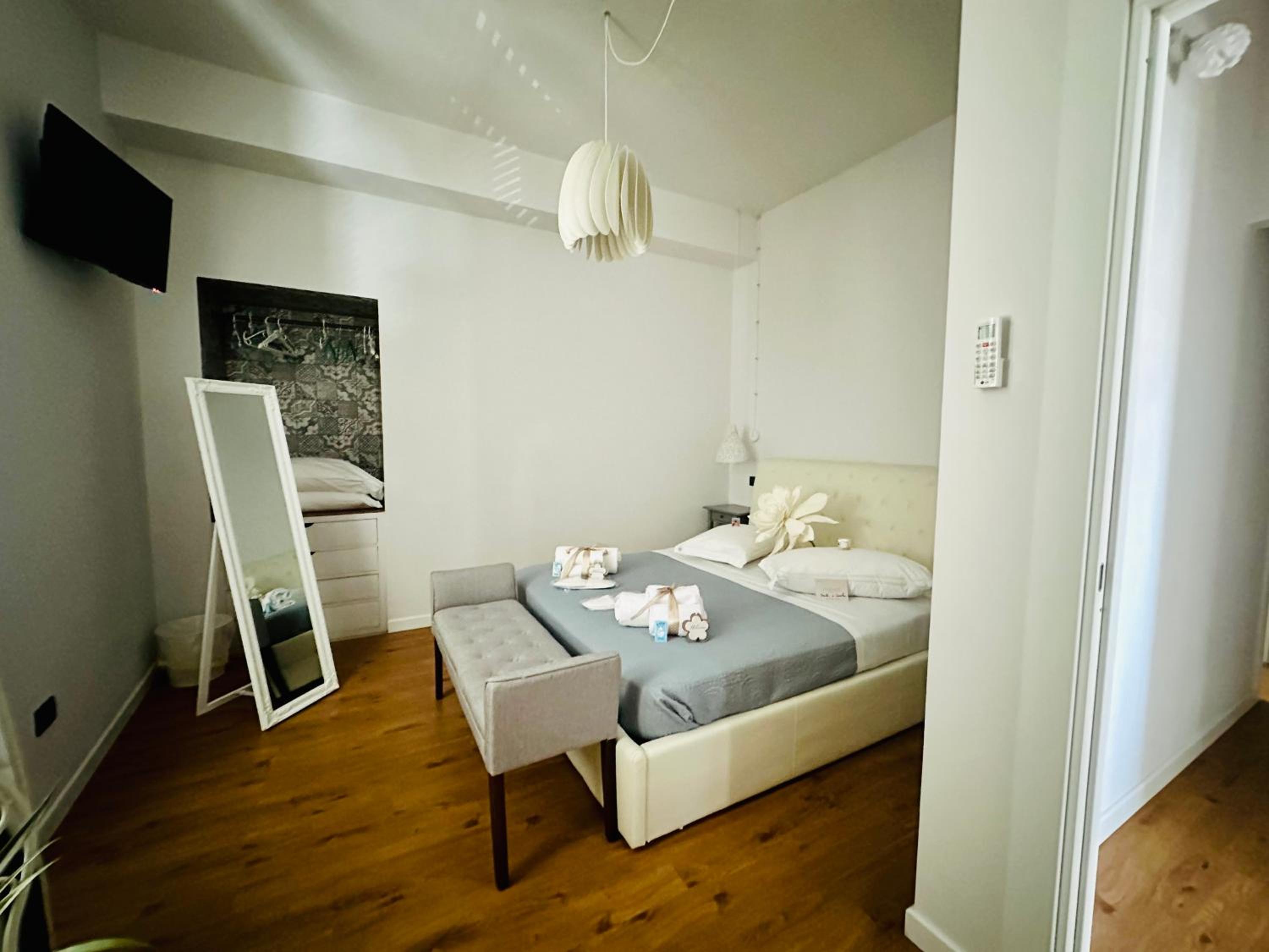 Family Room with Private Bathroom - Photo 4