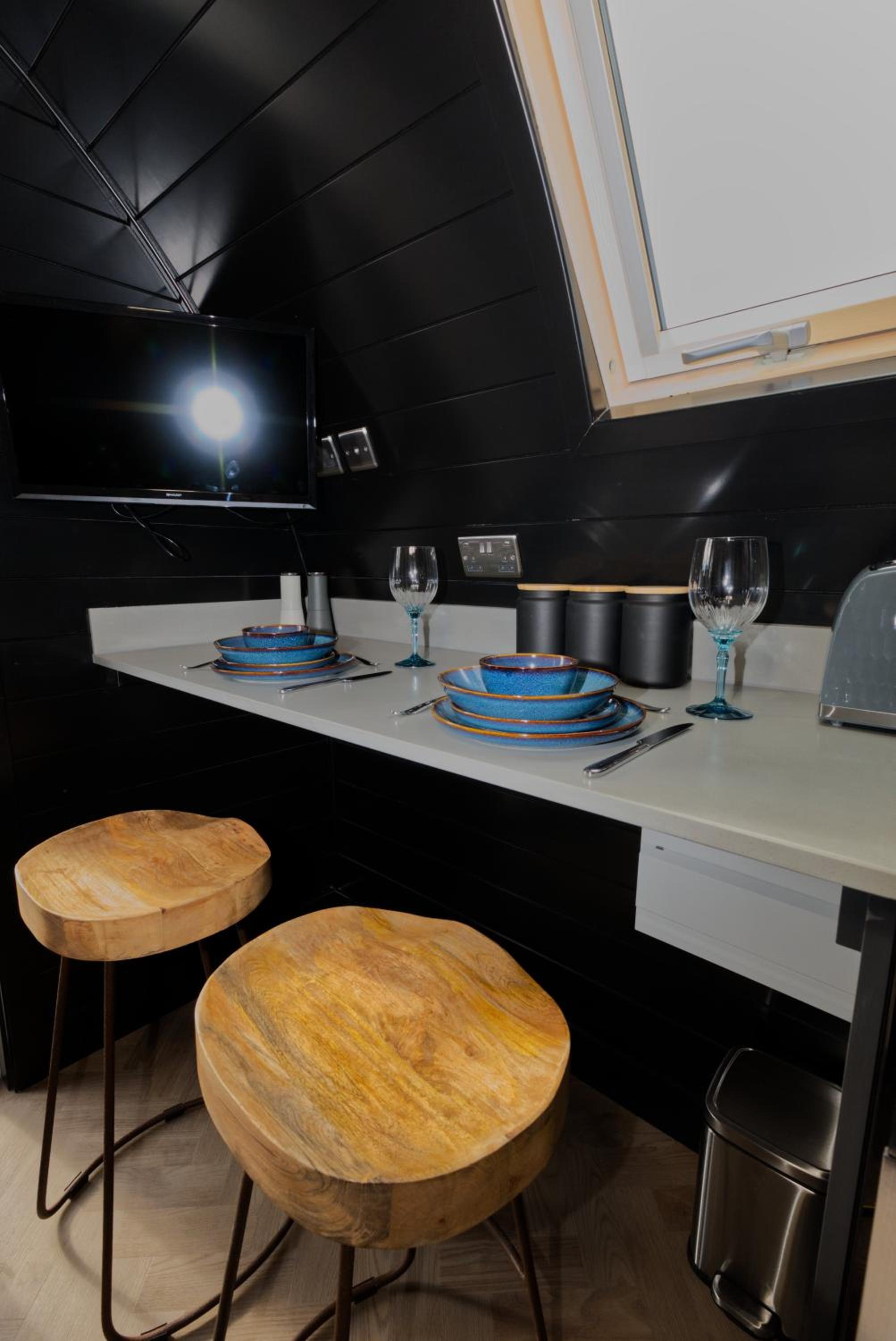 Boujee Glamping Pod (no dogs) - Photo 10