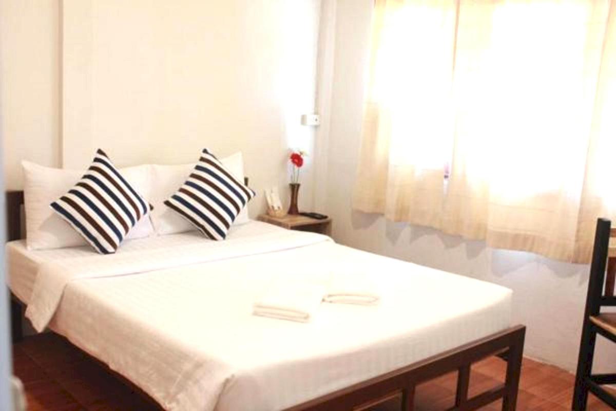 Double Room with Shared Bathroom photo 2