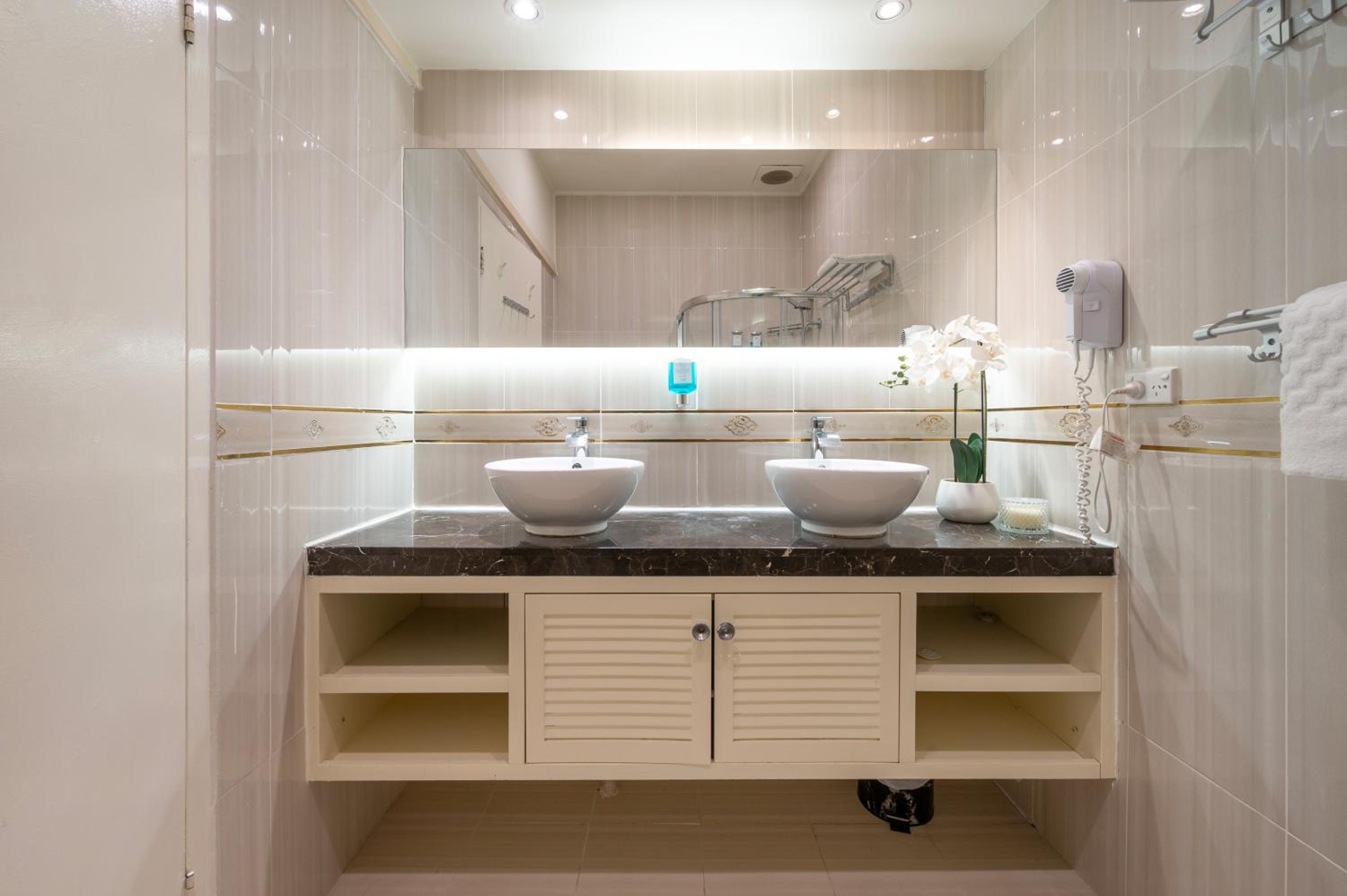 Apartment thumbnail 6