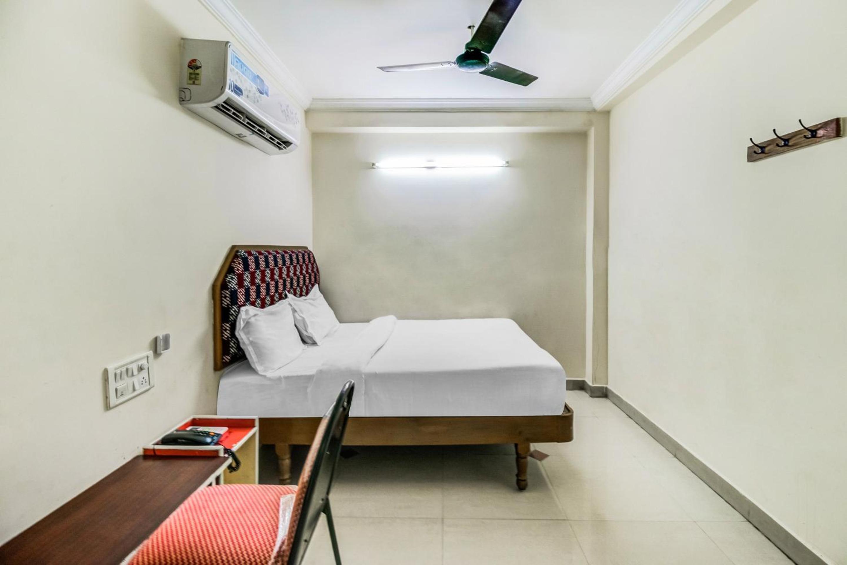 Economy Triple Room