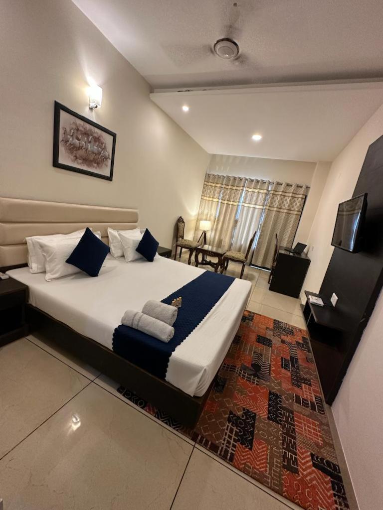 Deluxe Double Room With Balcony