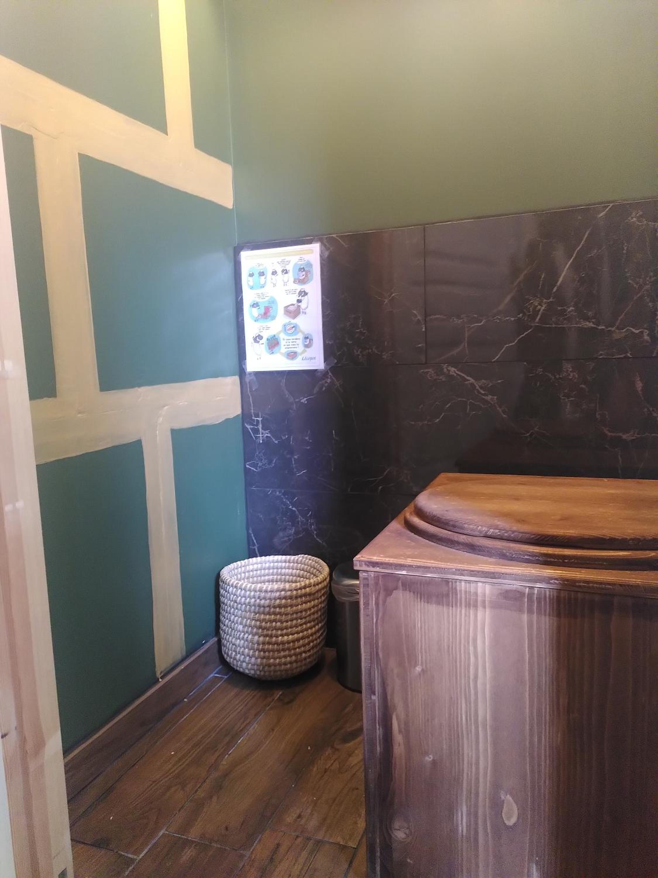 Deluxe Quadruple Room - Photo 8