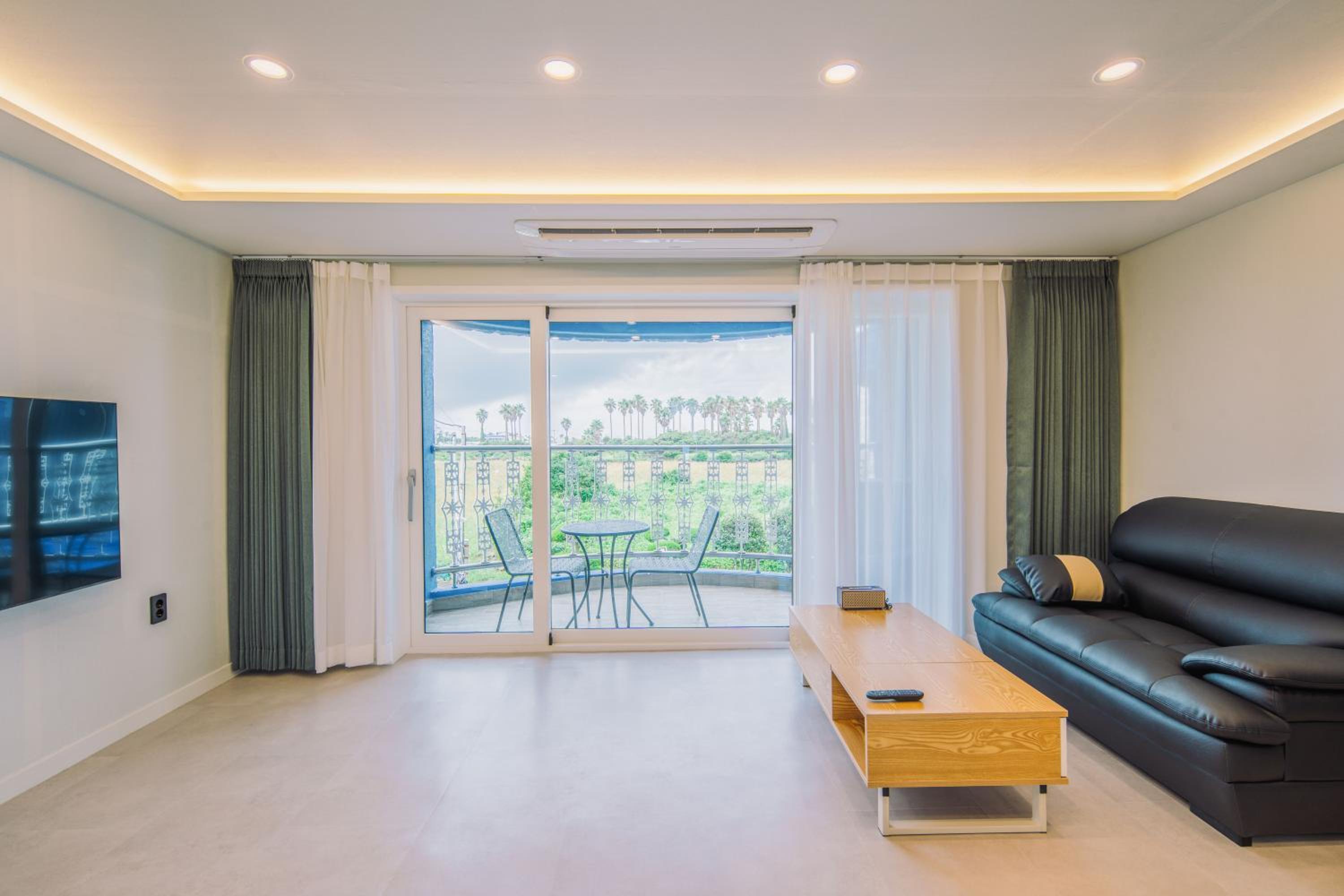 Two-Bedroom House - Photo 1