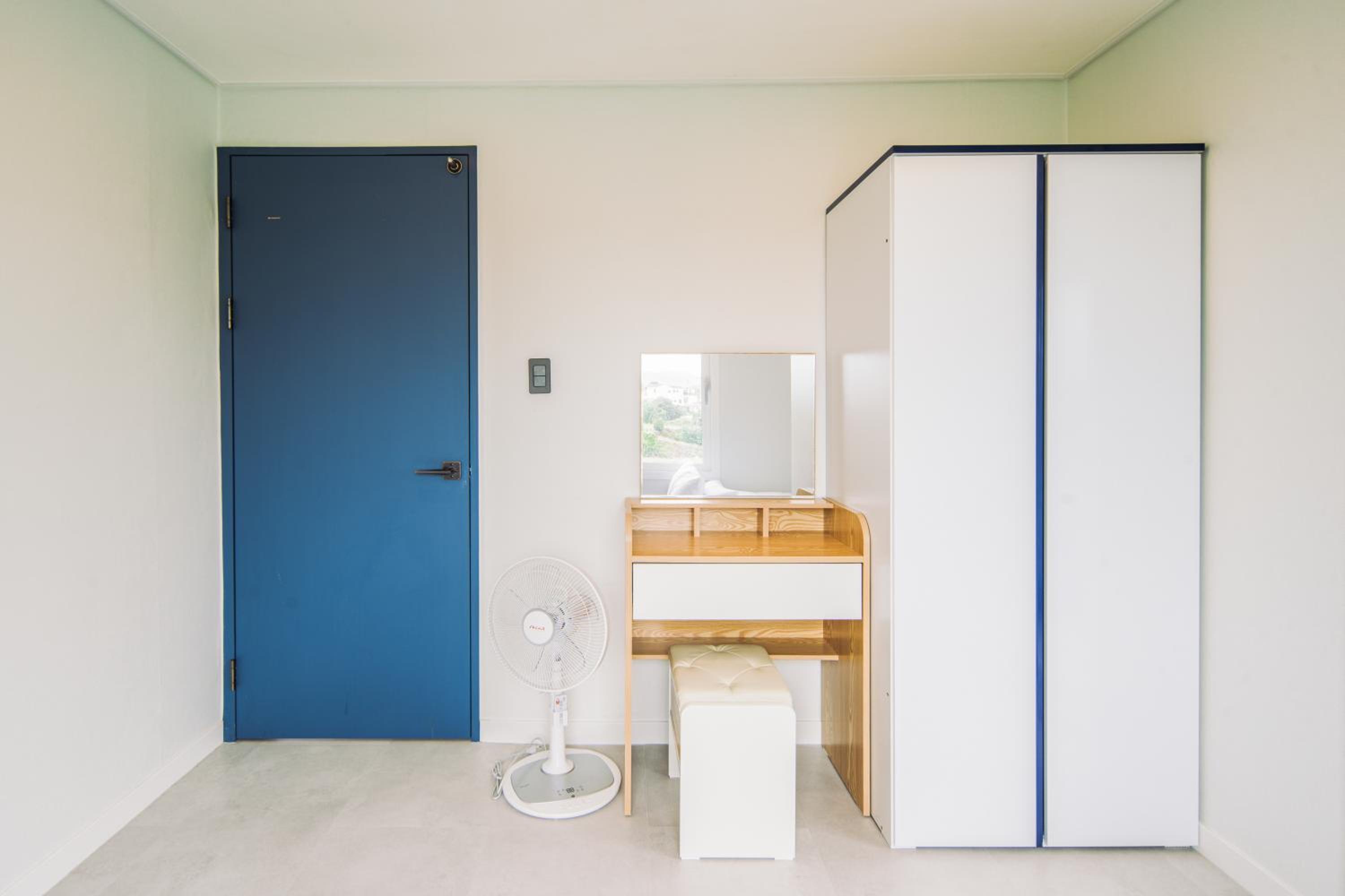 Two-Bedroom House - Photo 4