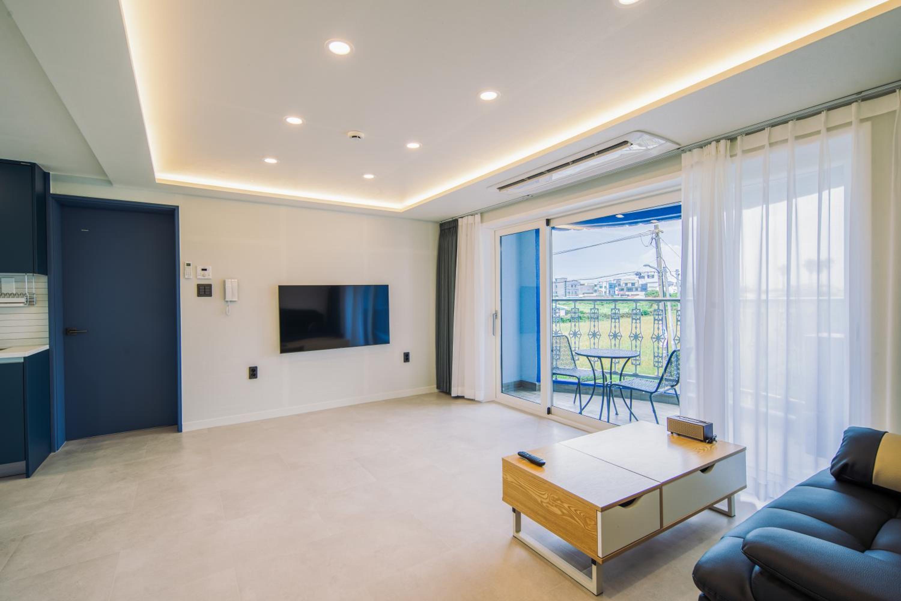 Two-Bedroom House - Photo 12