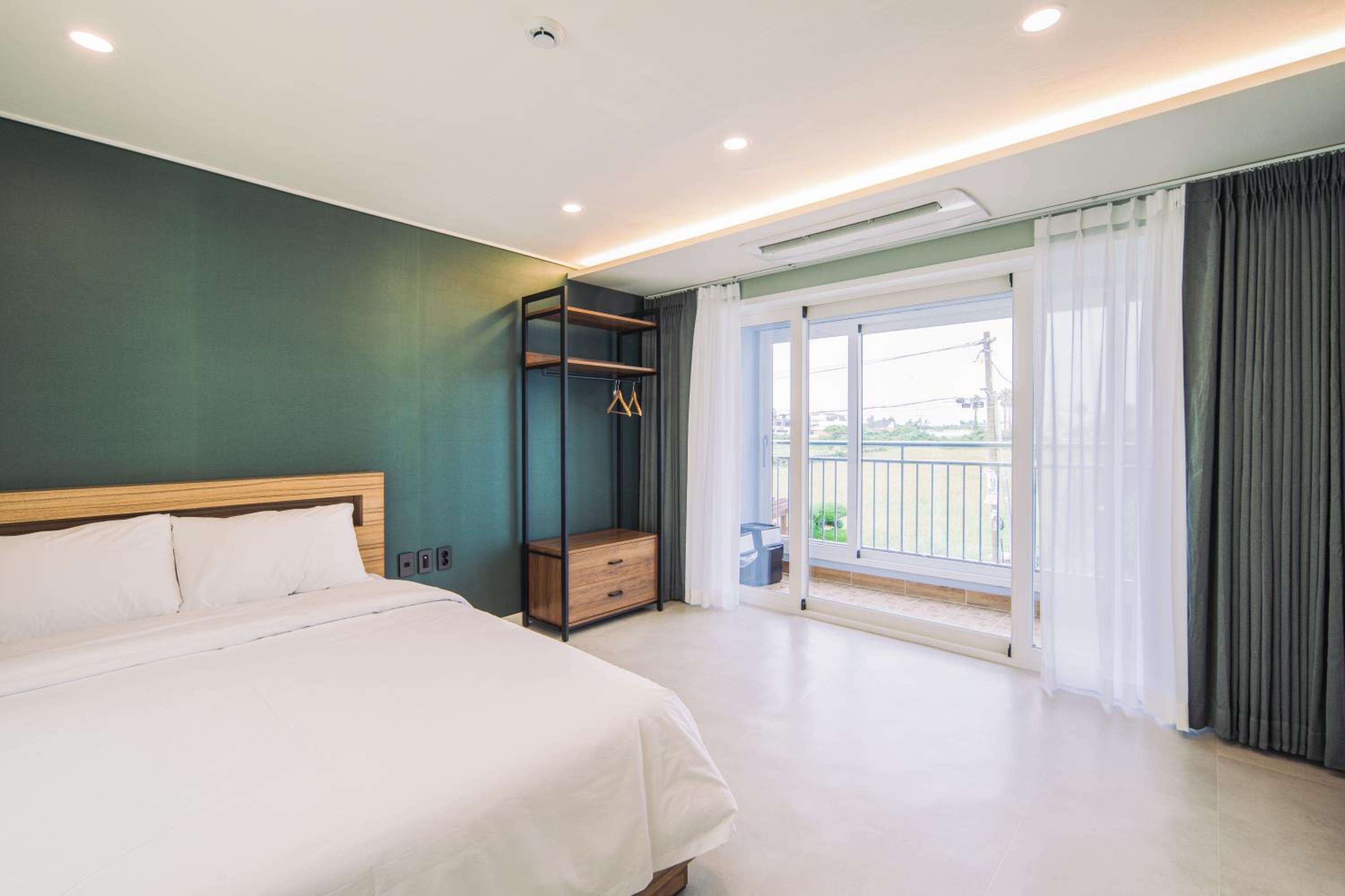 Two-Bedroom House - Photo 9
