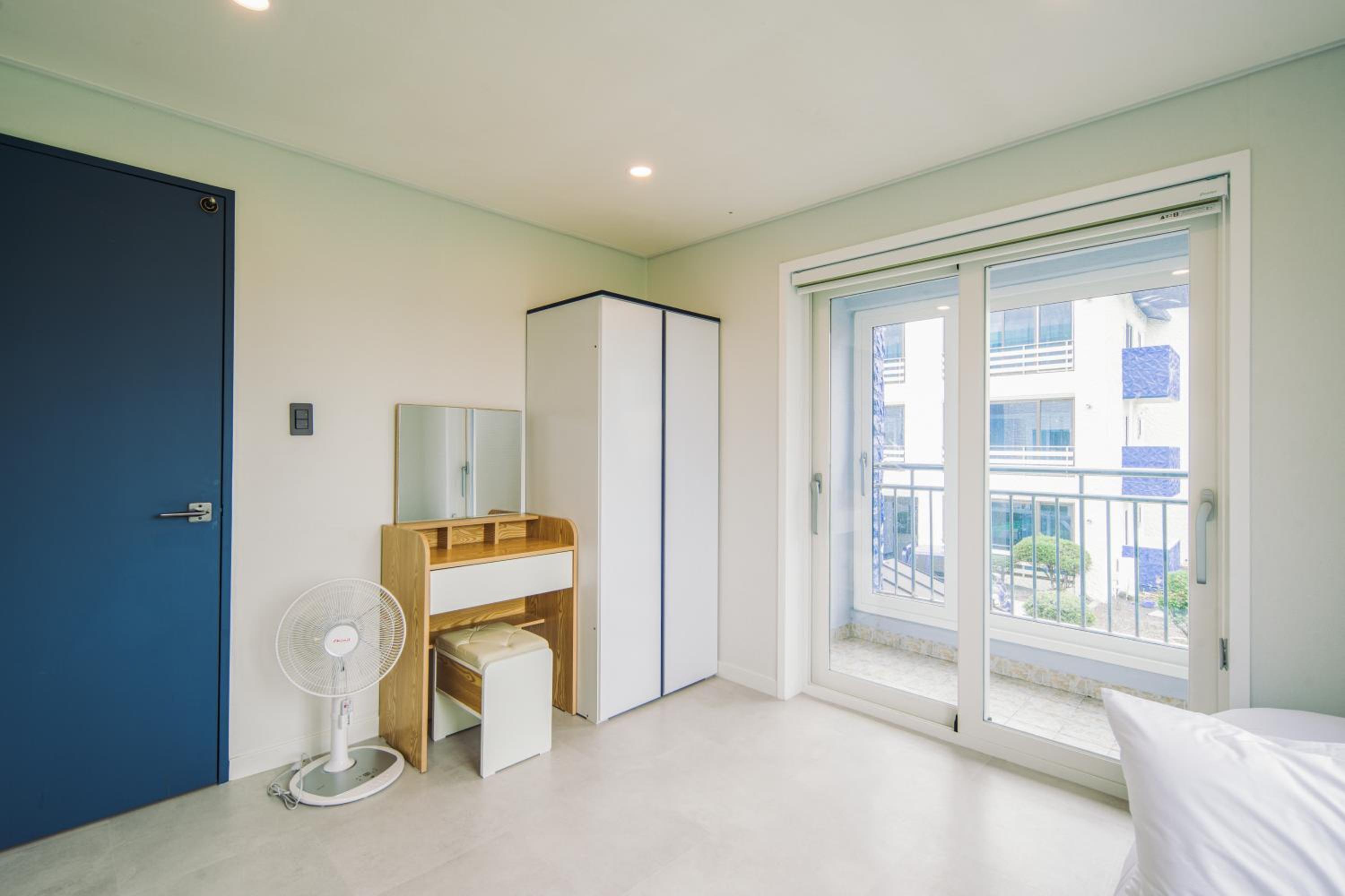 Two-Bedroom House - Photo 8