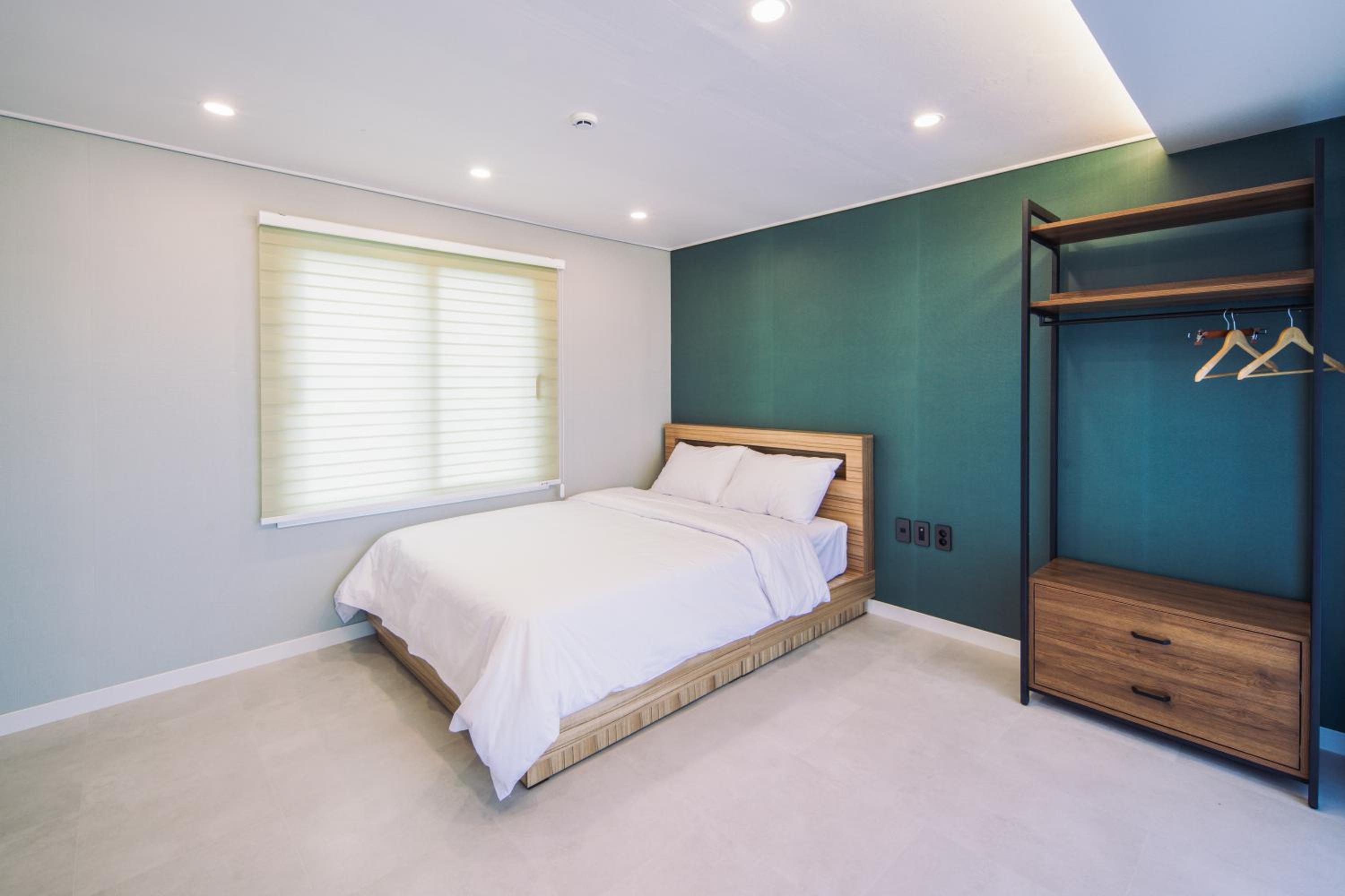Two-Bedroom House - Photo 17