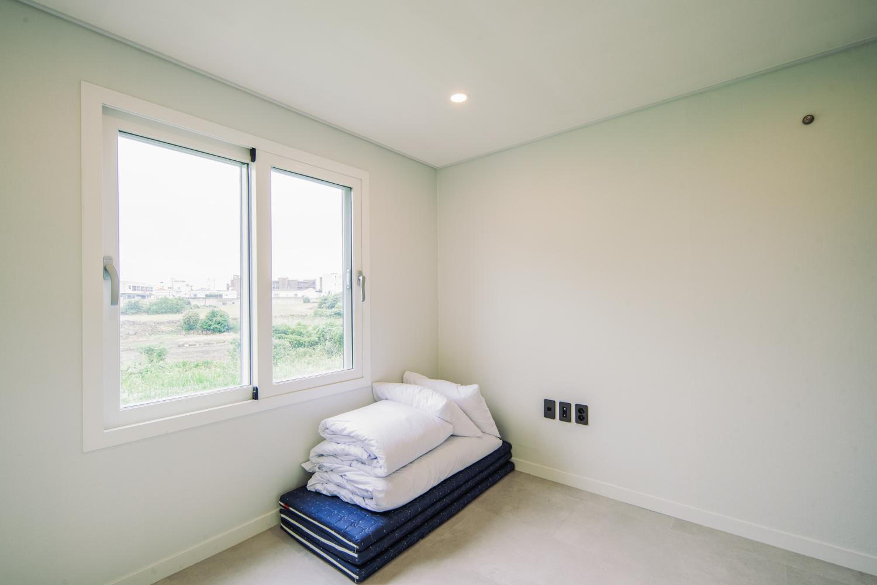 Two-Bedroom House - Photo 5
