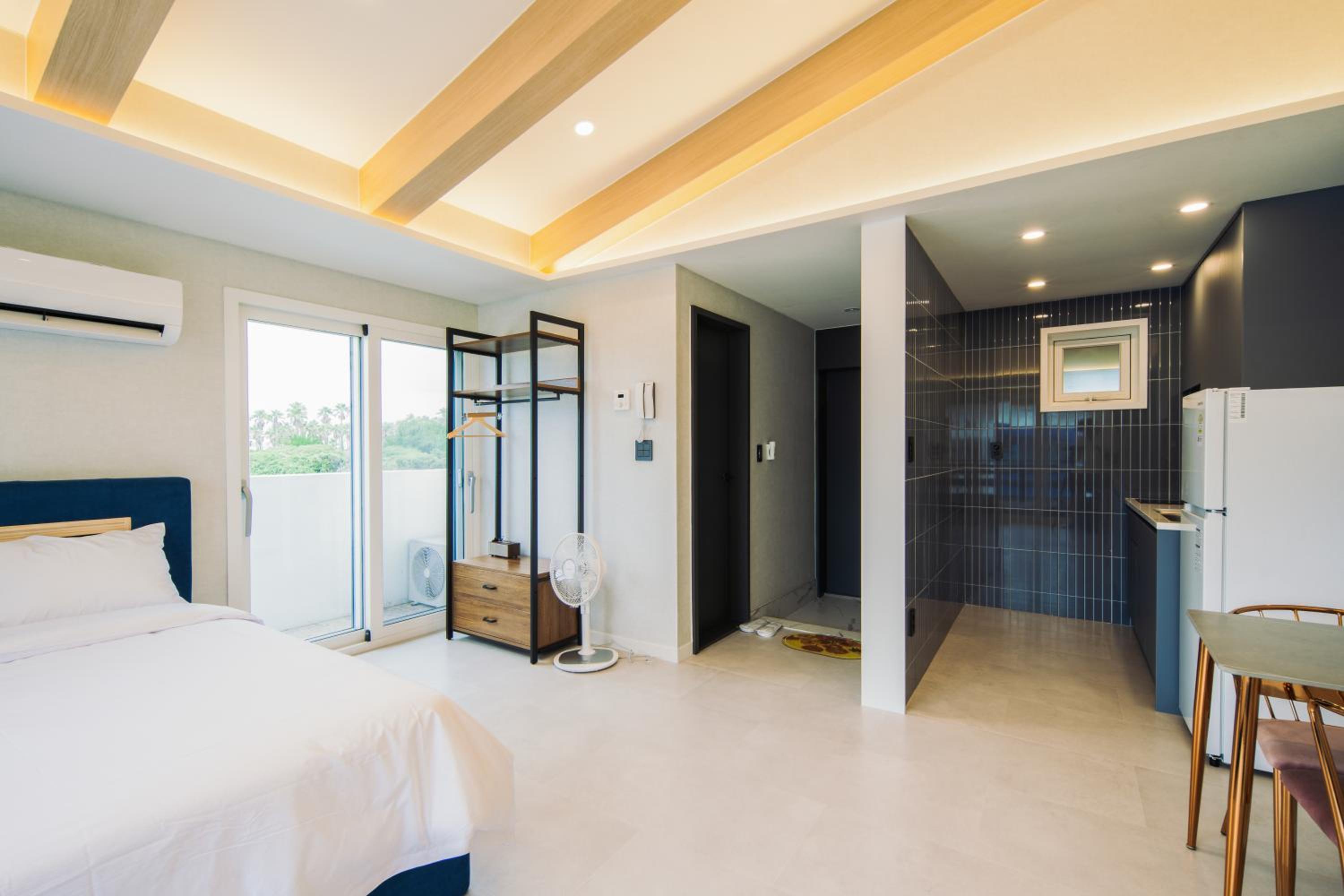 Double Room - Photo 12