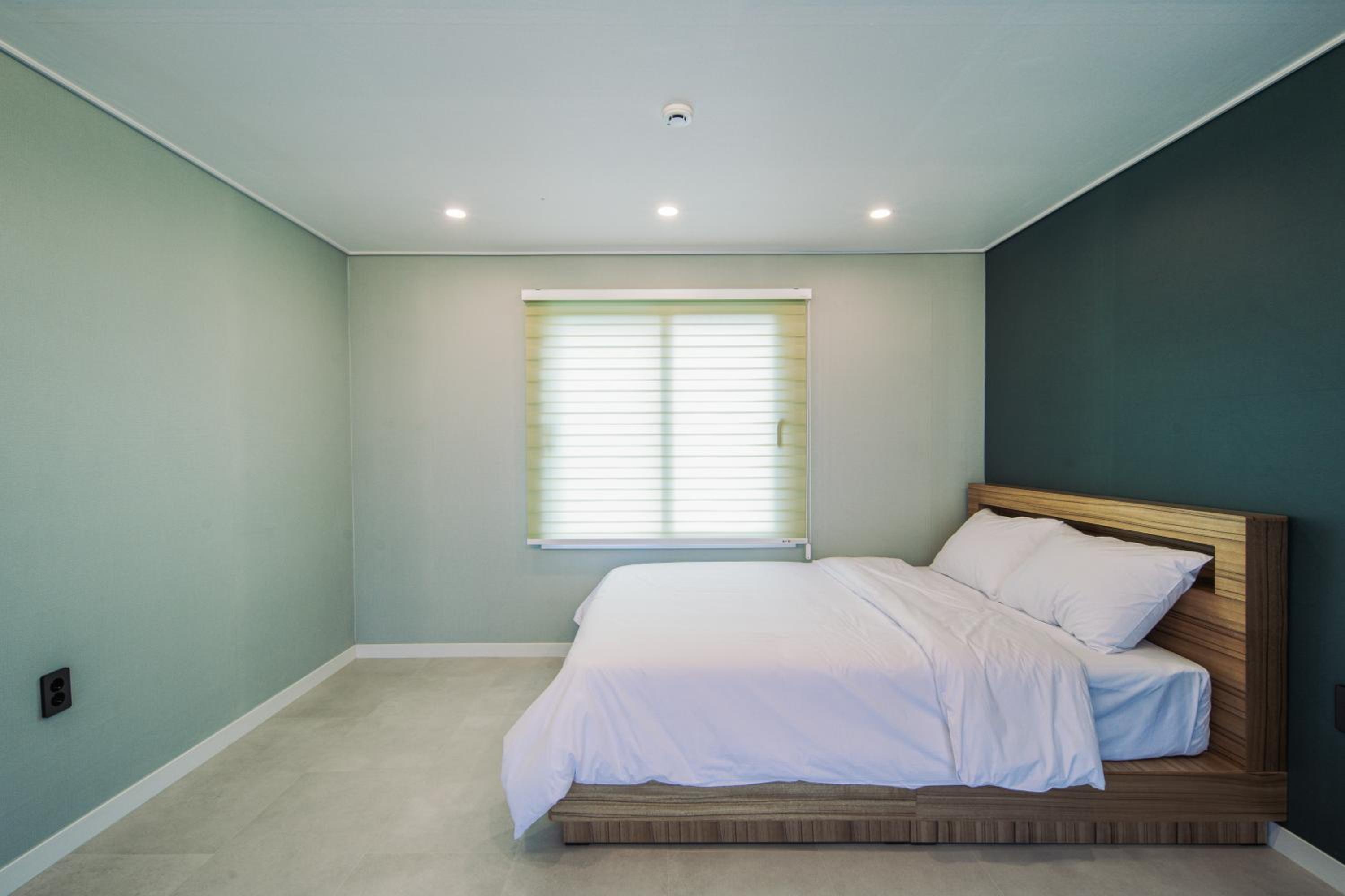 Two-Bedroom House - Photo 14