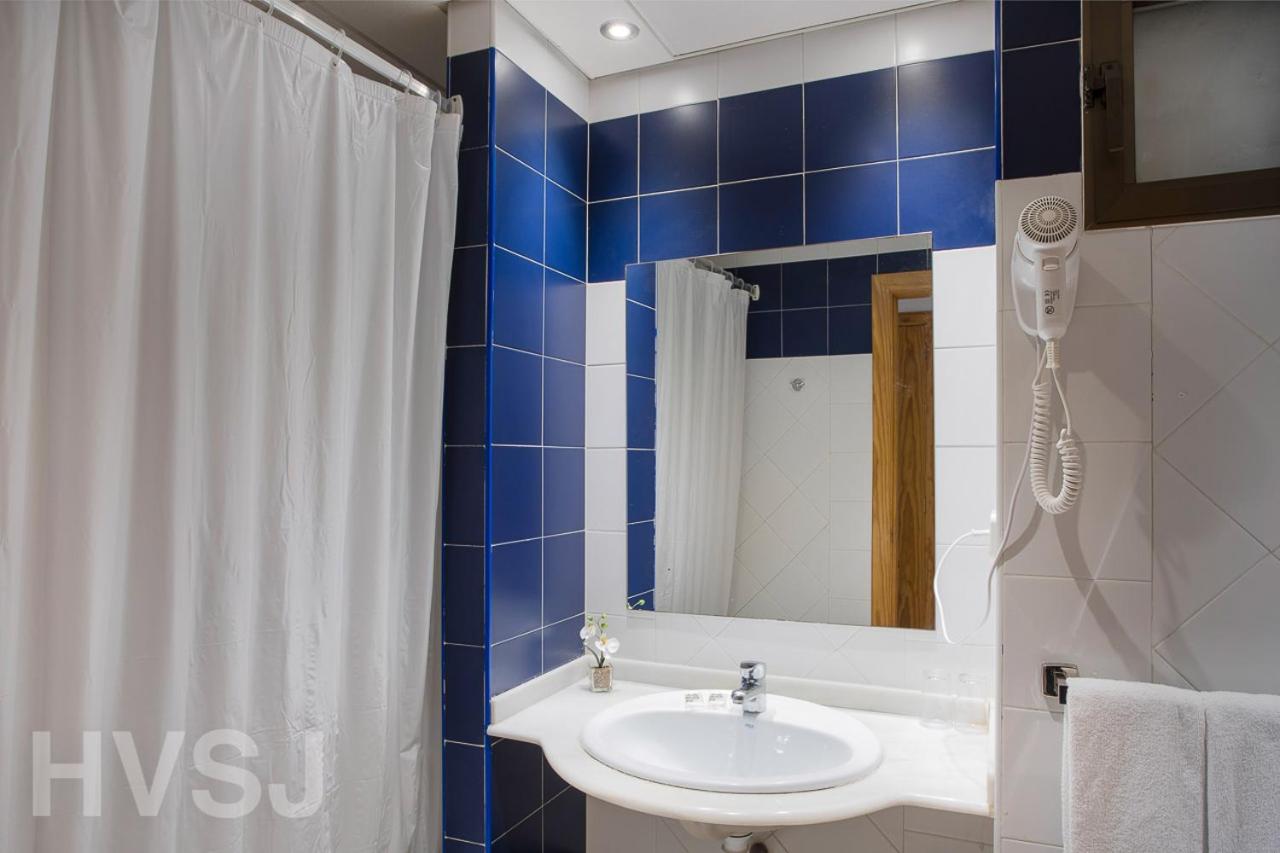 Double or Twin Room (1 Adult) - Photo 5