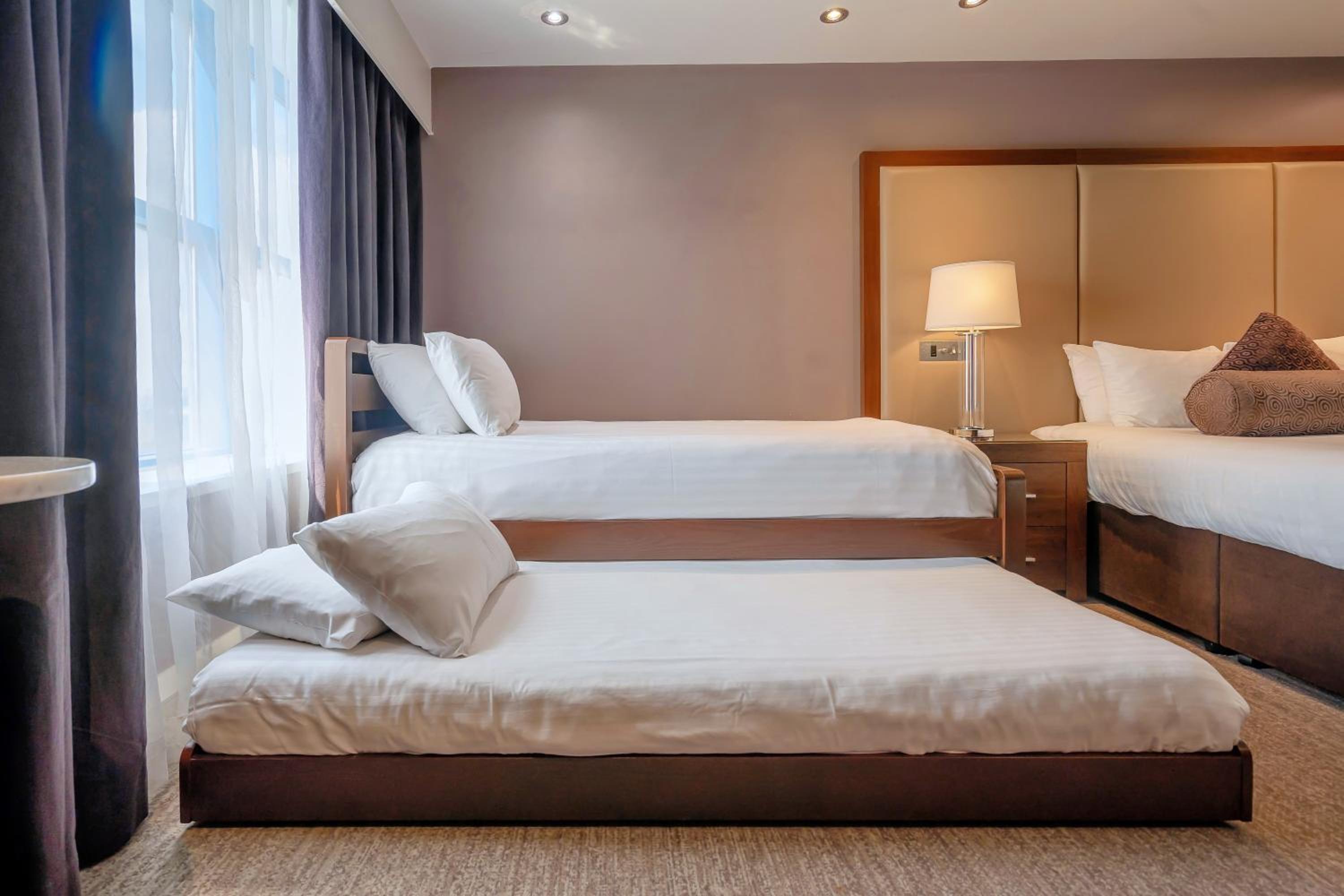 Family Room, 1 King Bed, 1 Single bed, 1 Trundle bed  - Photo 12