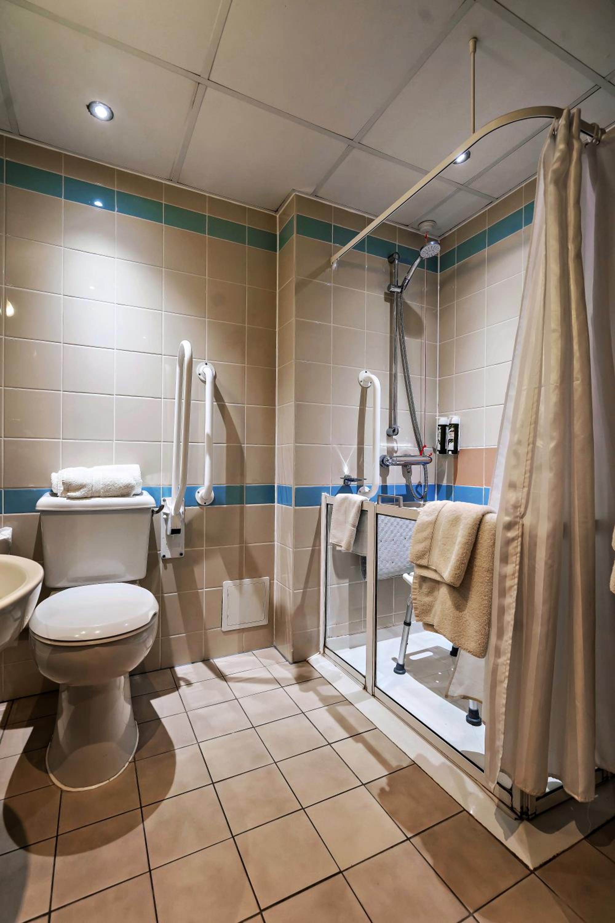 Accessible Room, 2 Single Beds - Photo 8