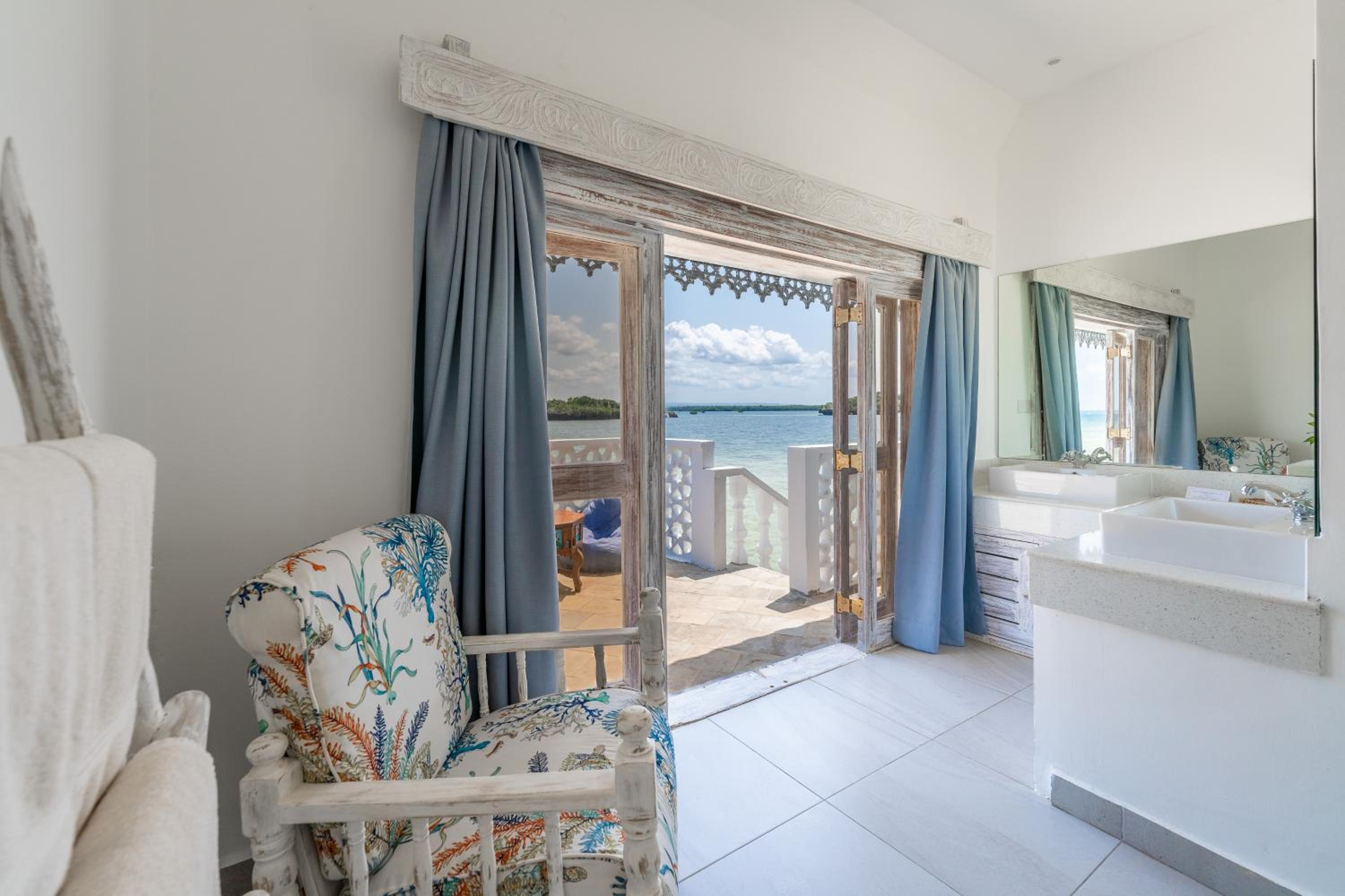 Overwater Suite - Photo 6