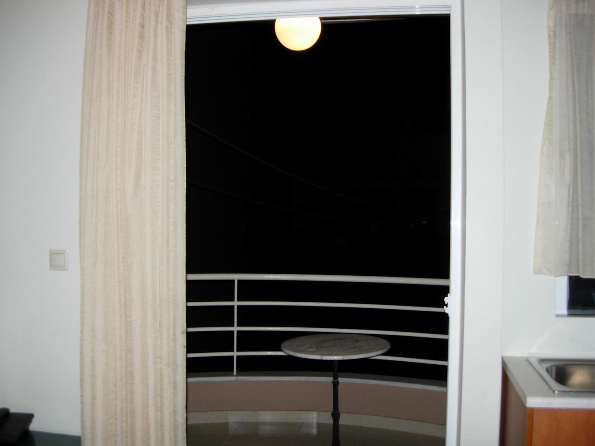 Triple Room with Balcony - Photo 13