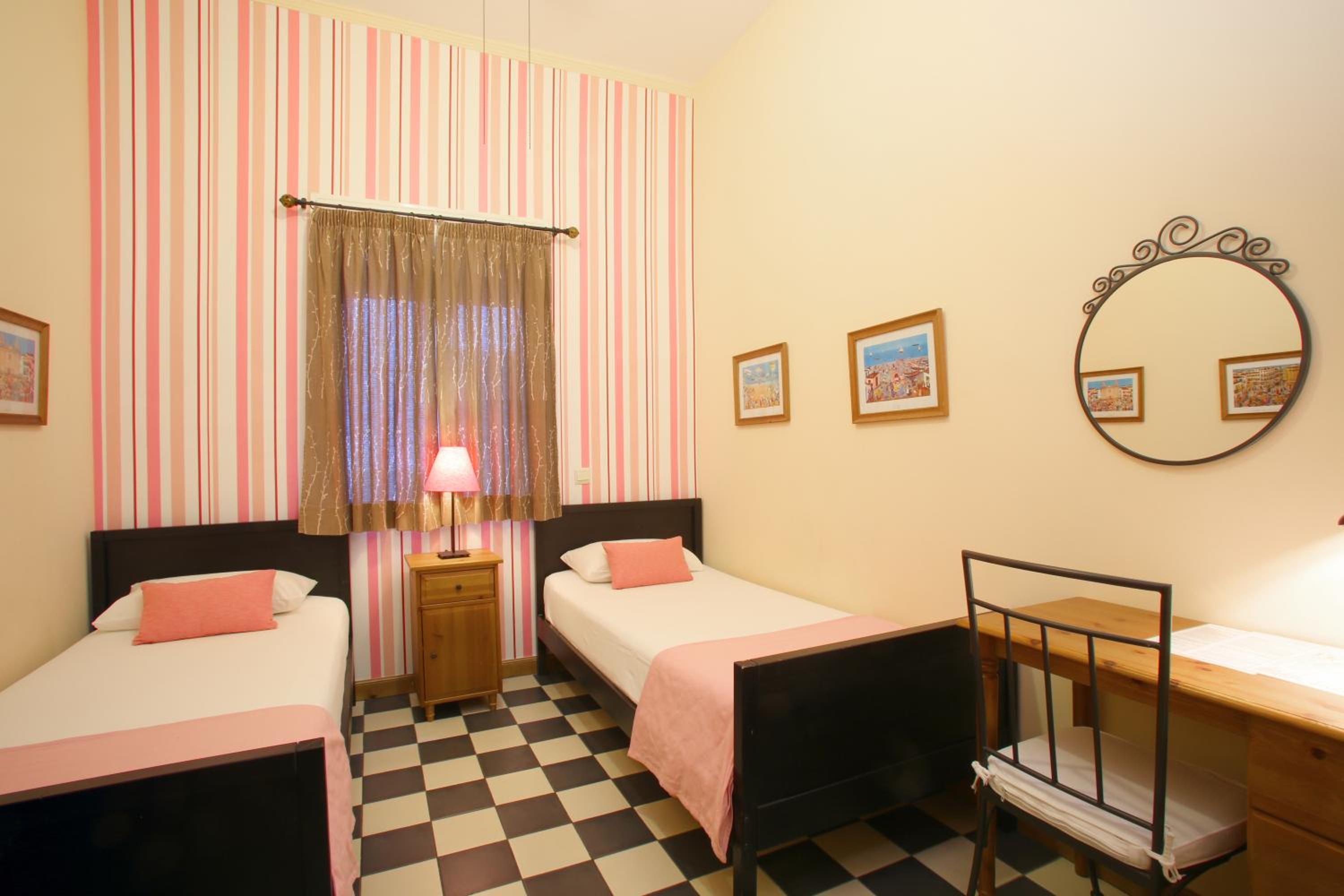 Habitación Doble con Baño Compartido