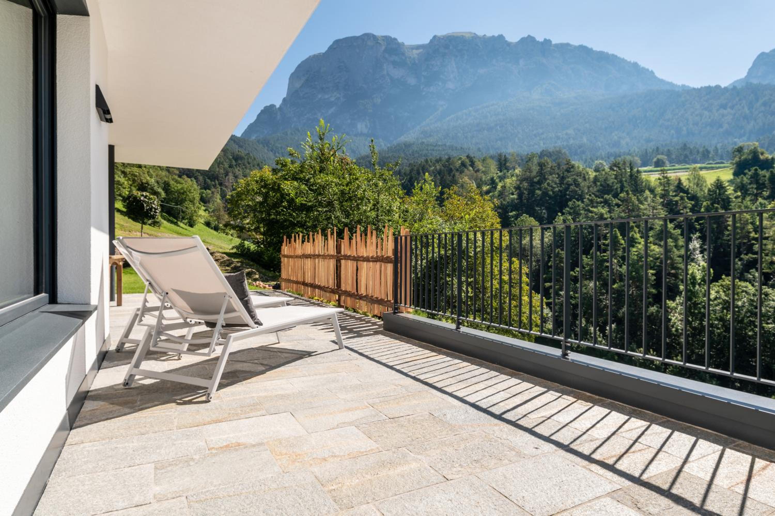 Two-Bedroom Deluxe Apartment with Garden View photo 3