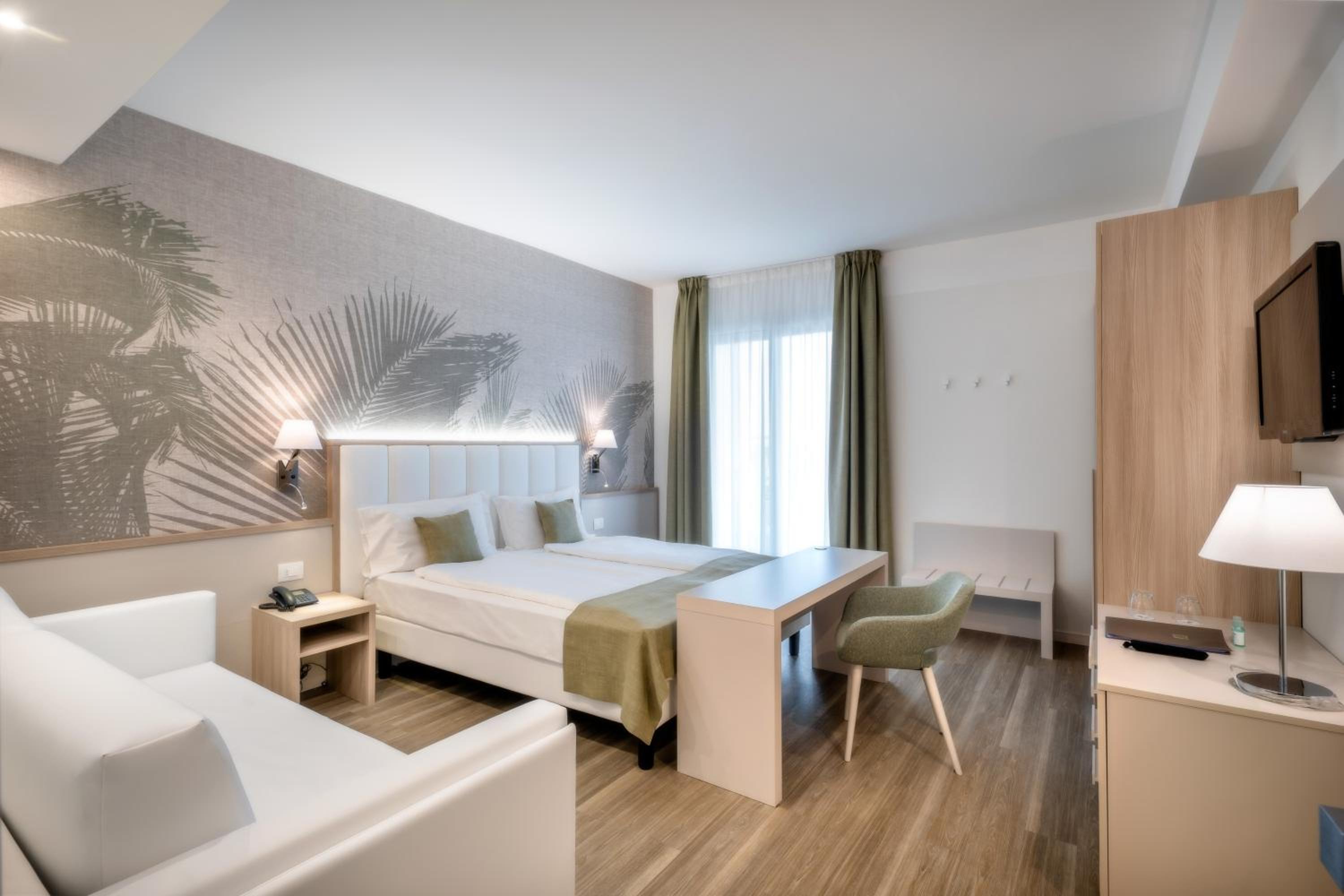 Superior Quadruple Room photo 2