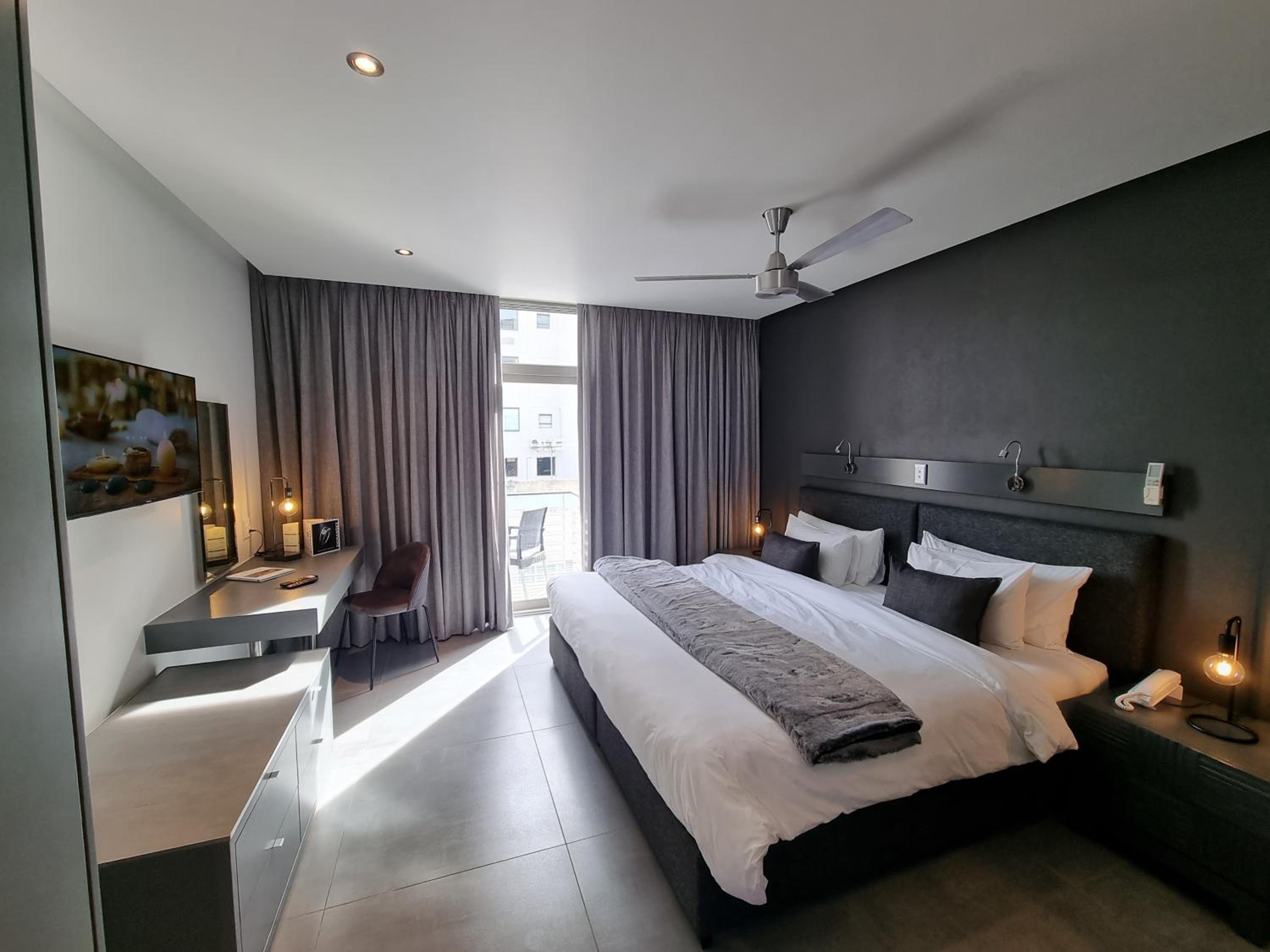 Superior Double Room with Balcony - Photo 7
