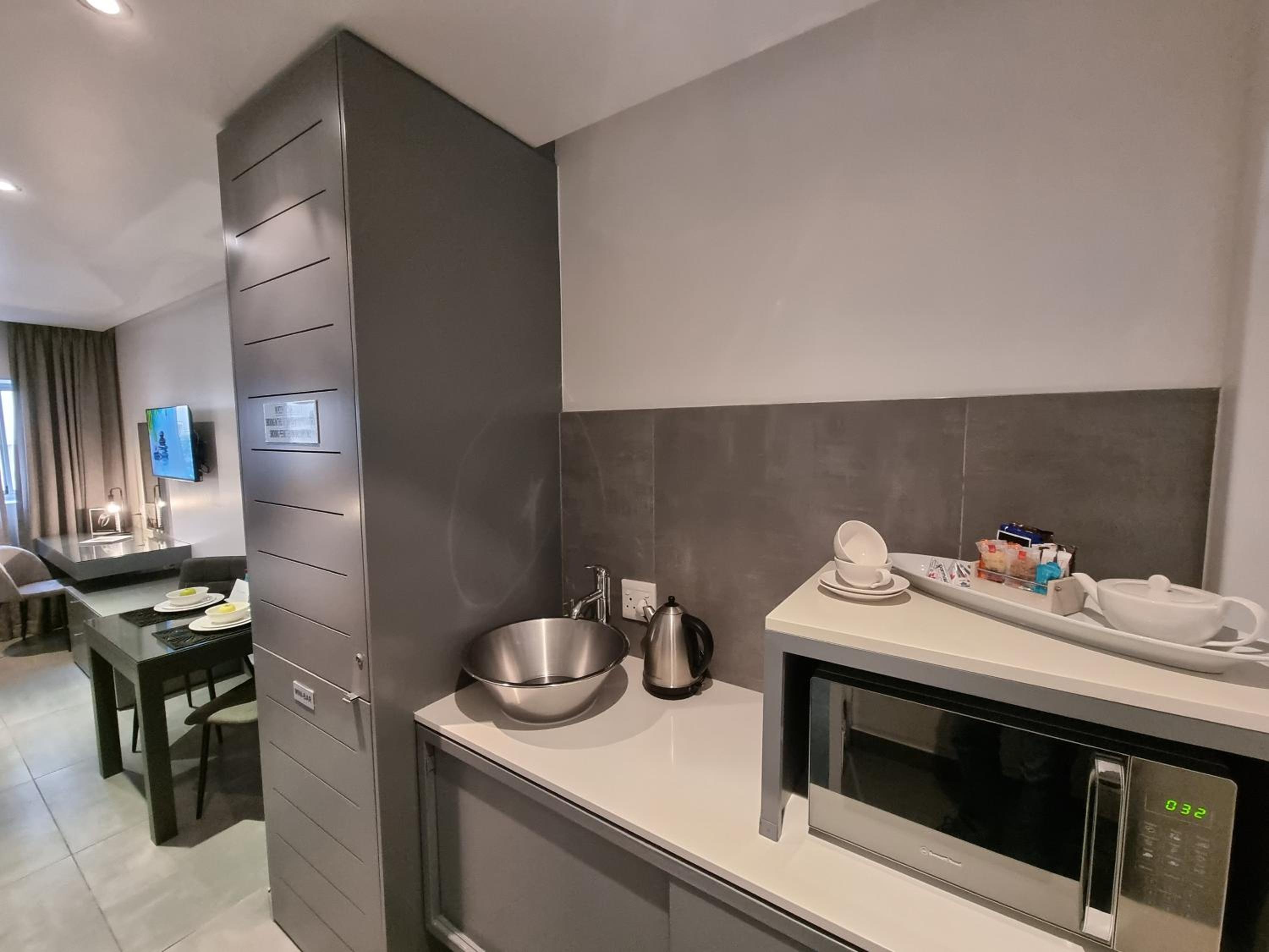 Superior Double Room with Balcony - Photo 2