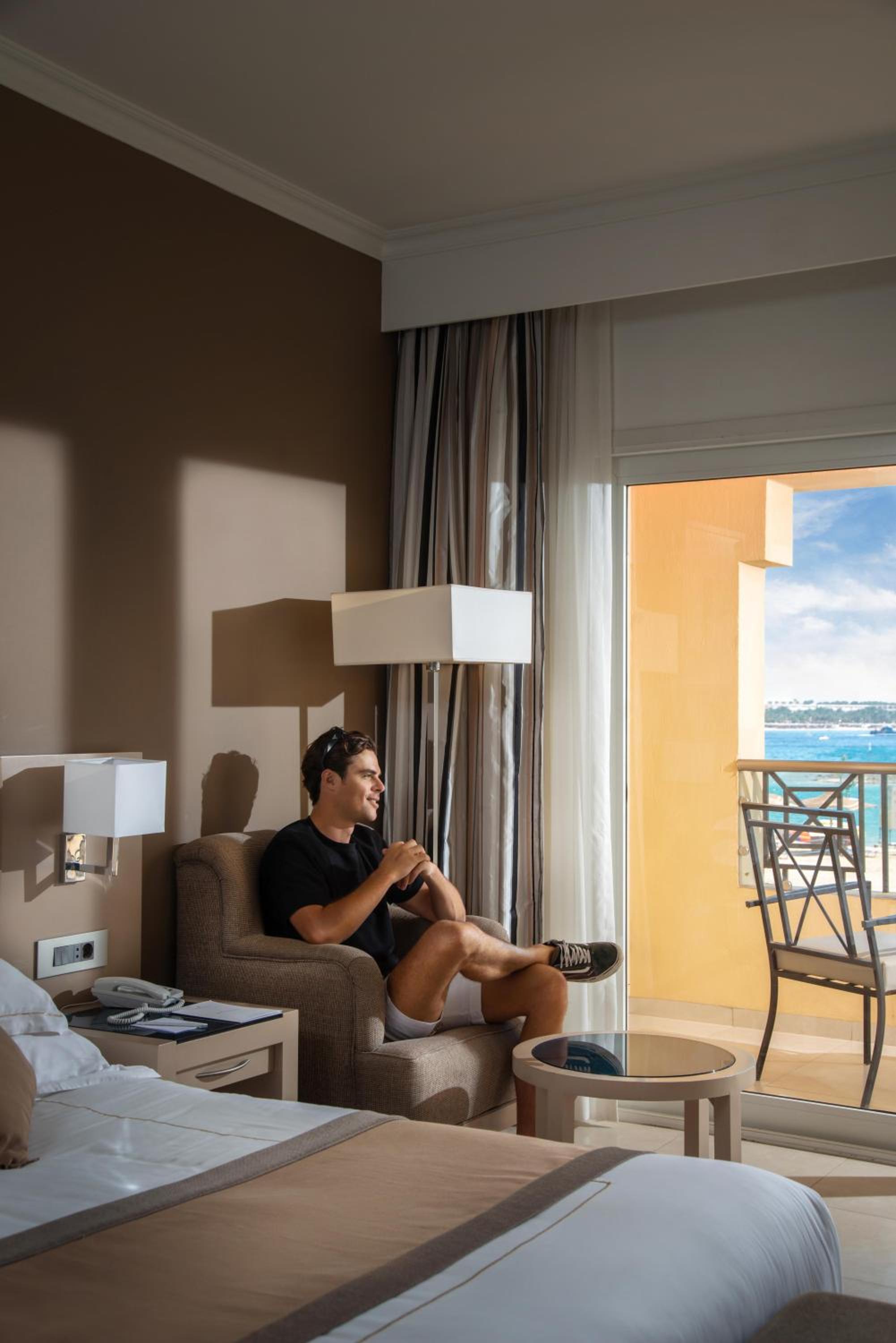 King Room with Pool View photo 3
