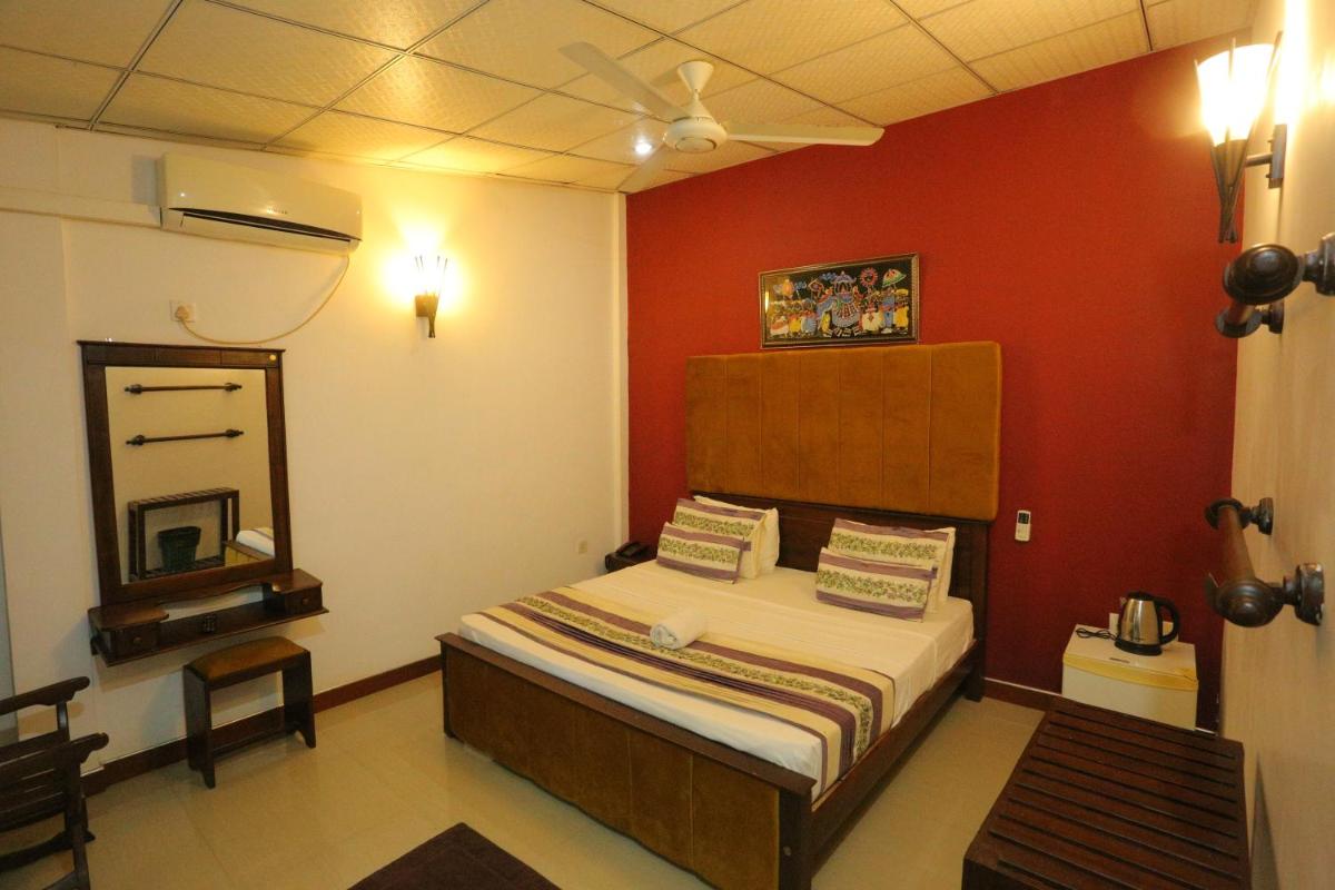 Deluxe Double Room with Balcony photo 3