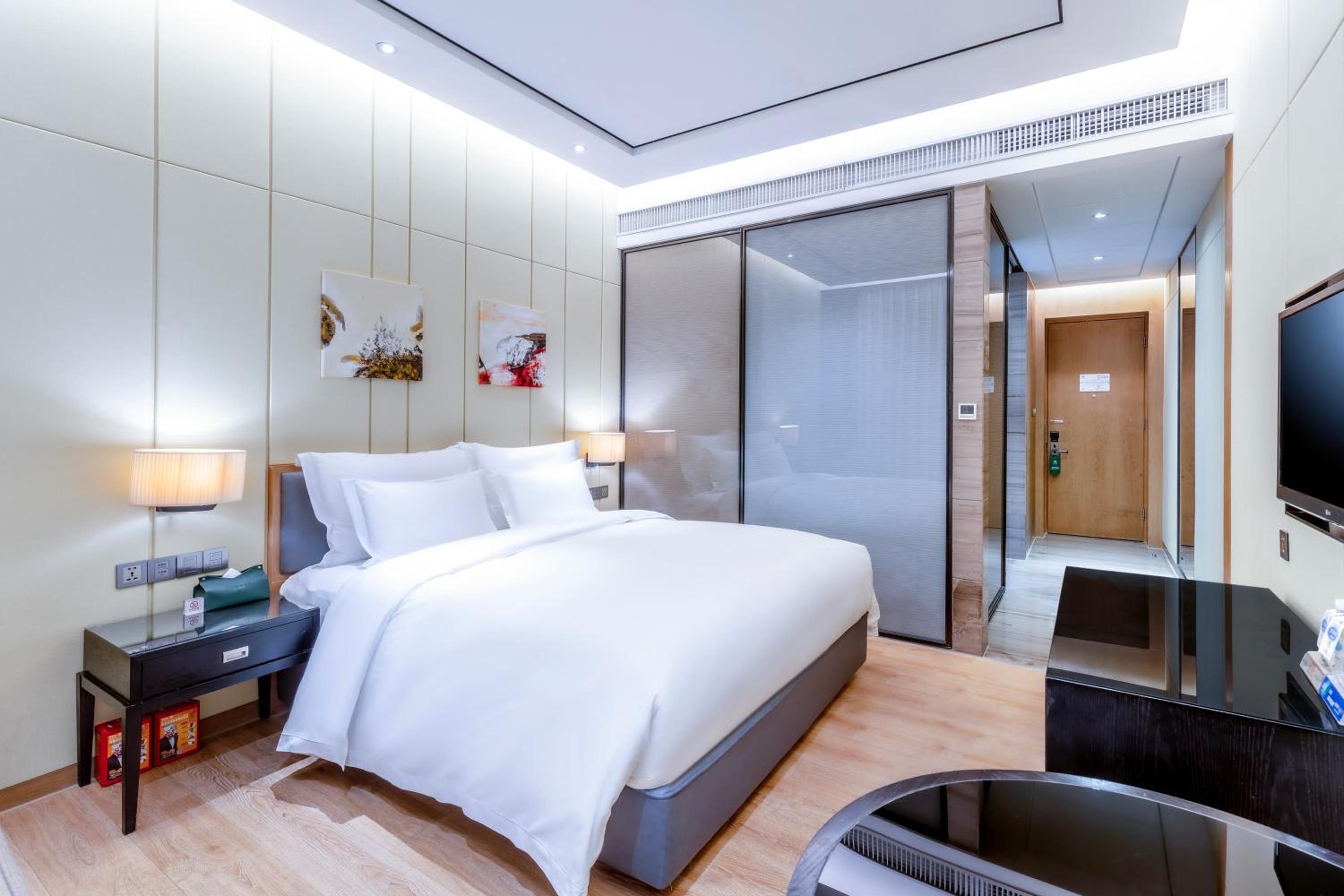 Standard Queen Room