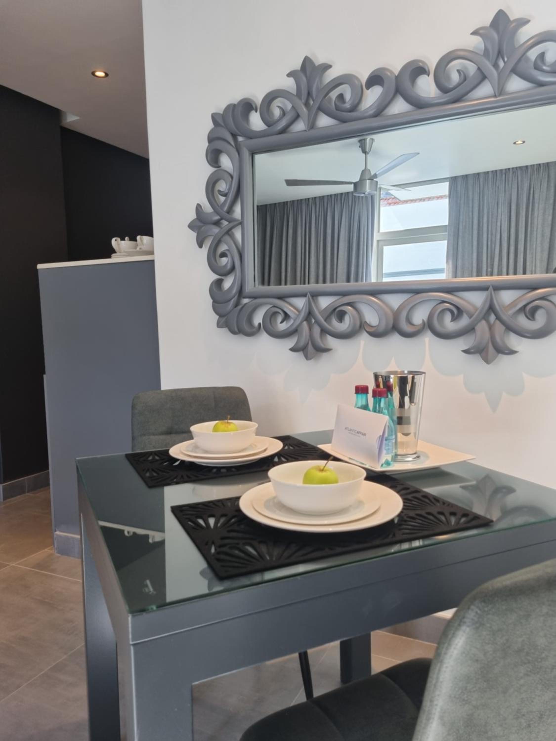 Luxury Suite with Balcony - Photo 6