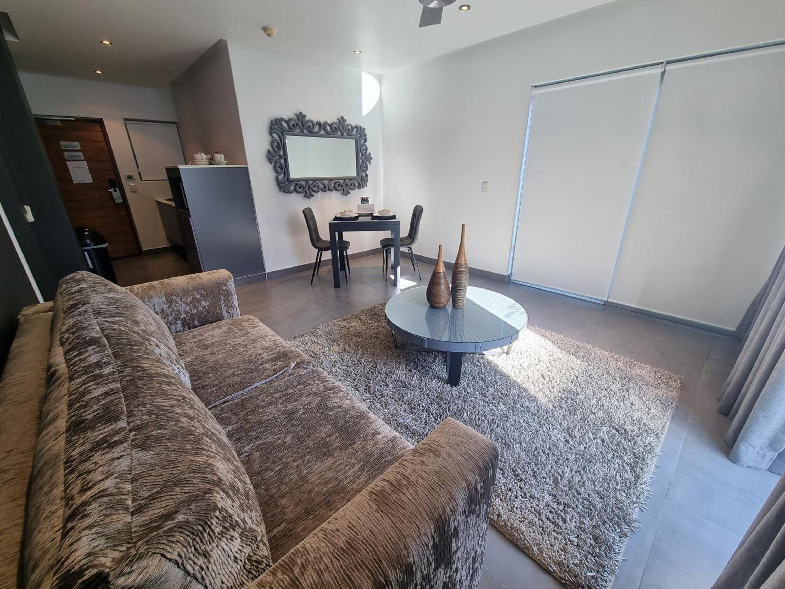 Luxury Suite with Balcony - Photo 1
