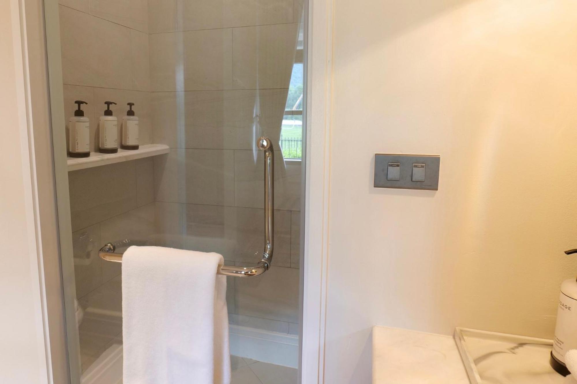 Executive Suite - Photo 6