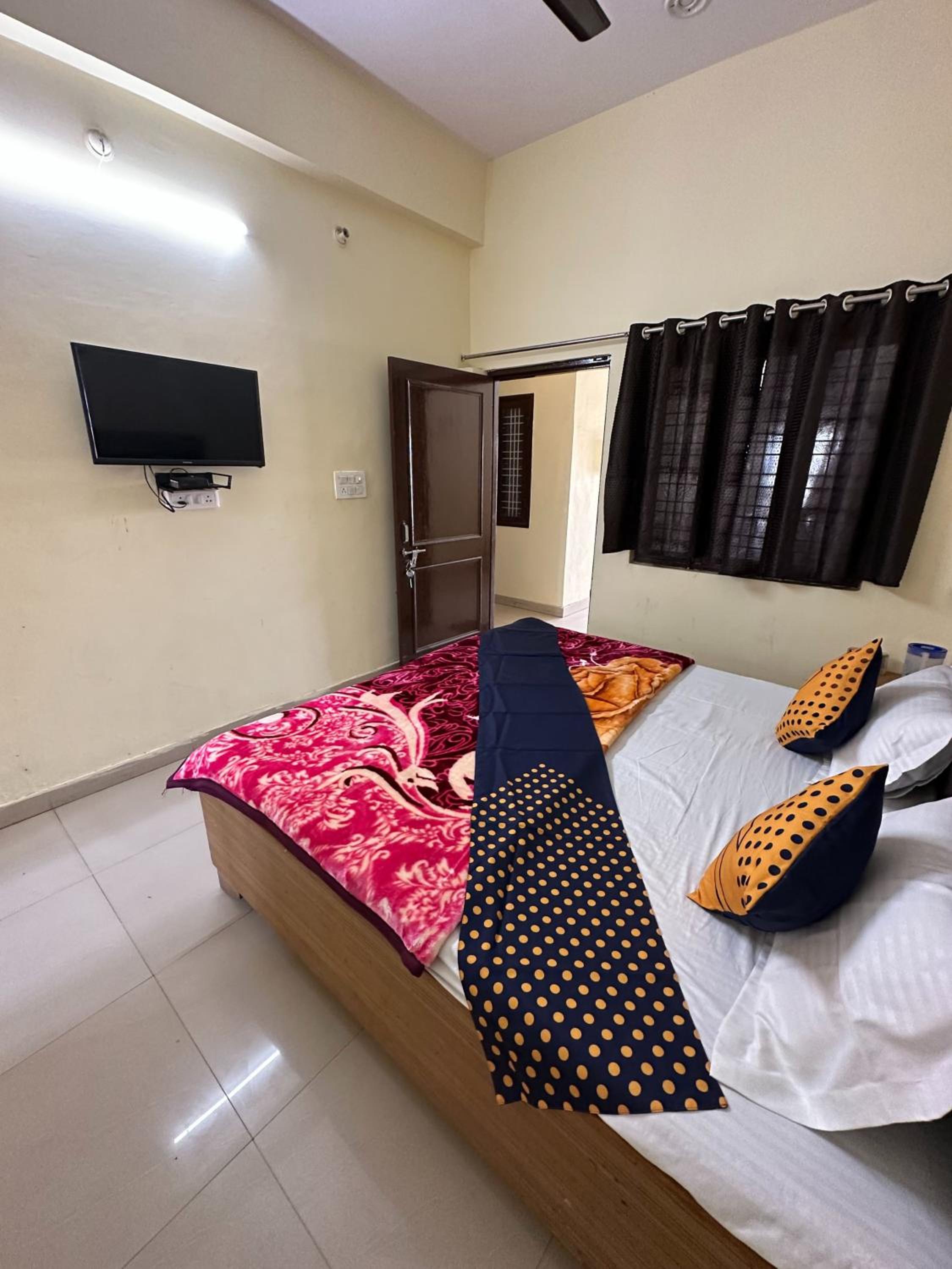 Deluxe Room - Photo 10