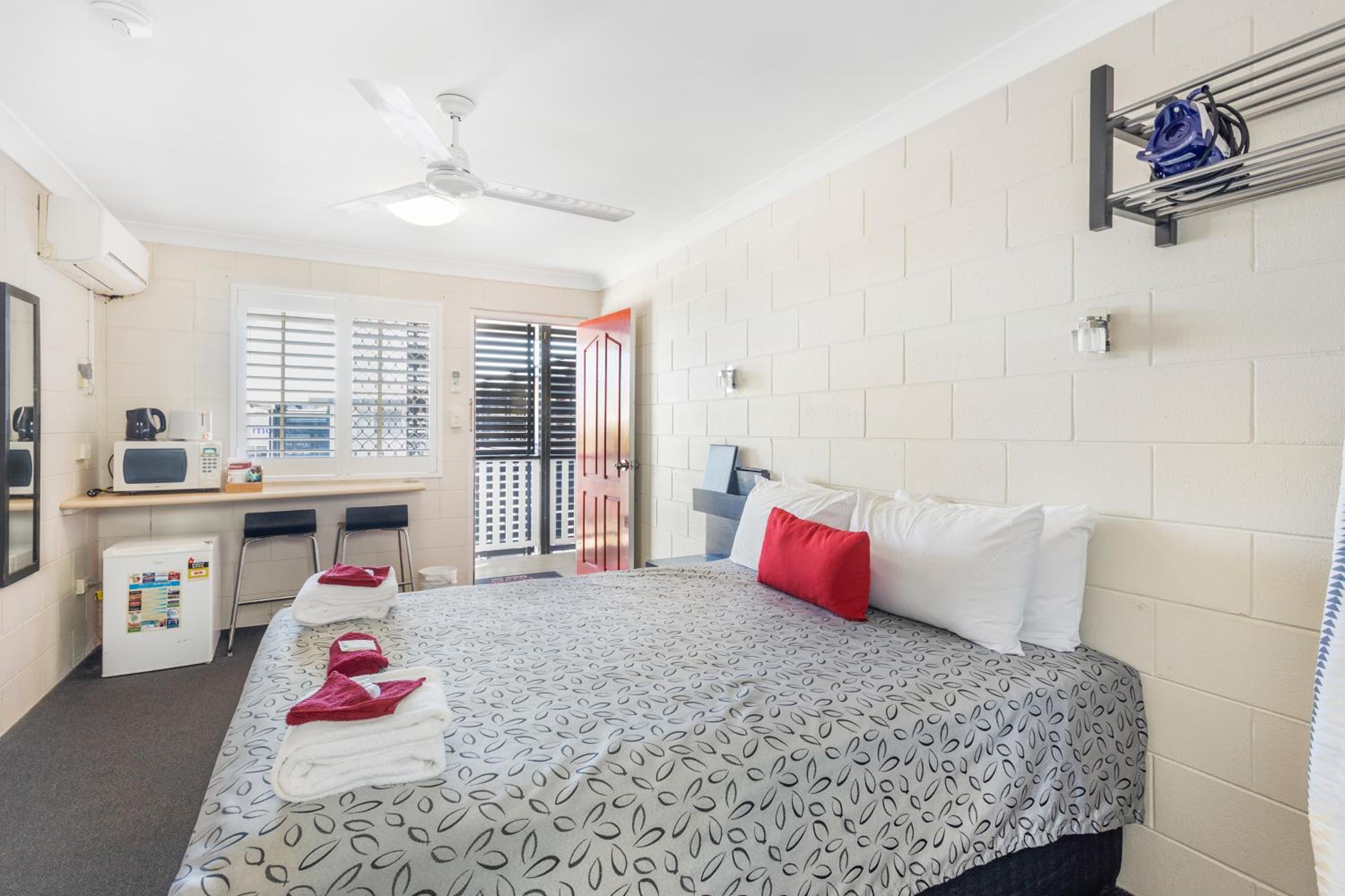 Standard Queen Room photo 1